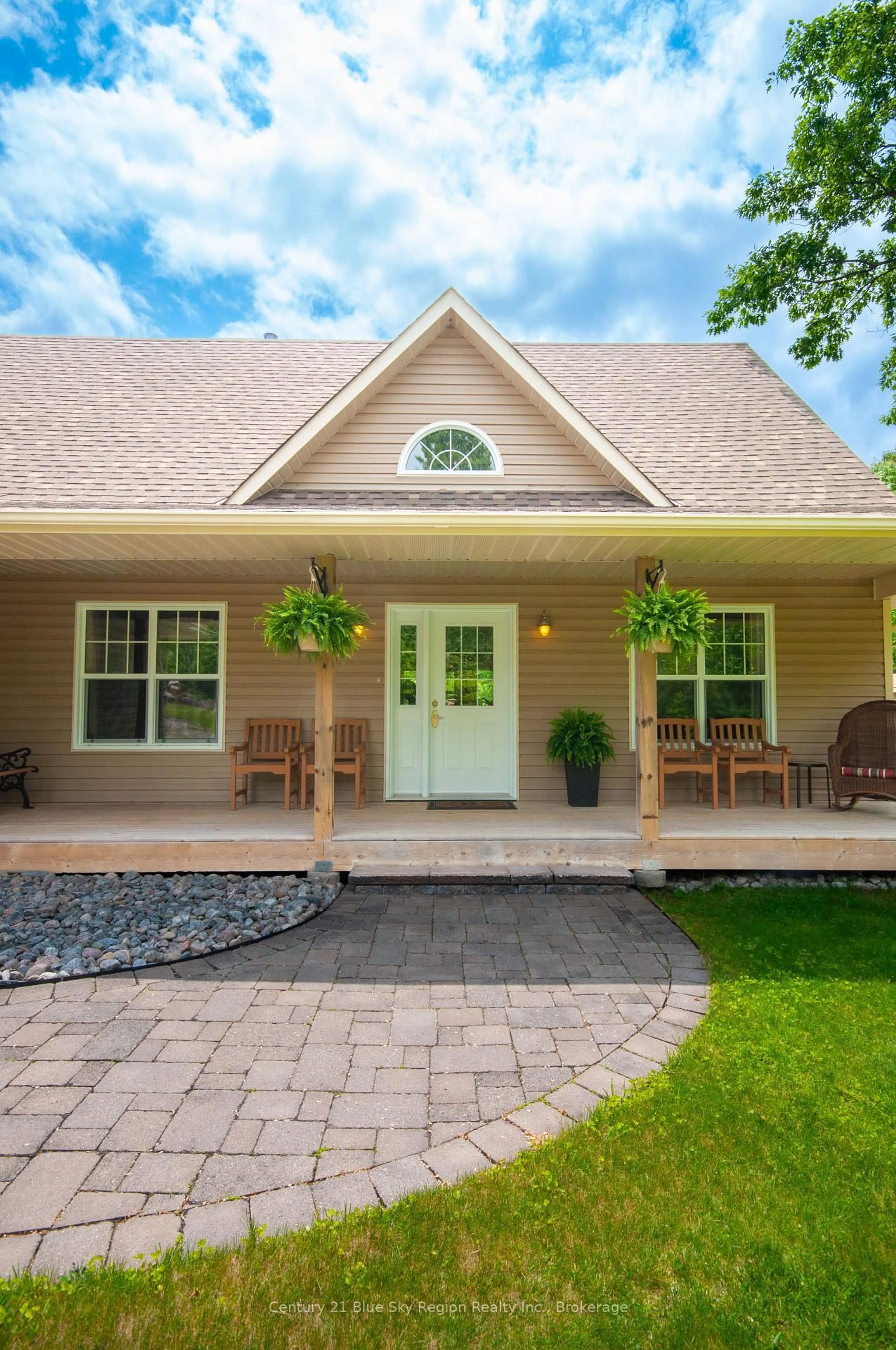 Home with vinyl exterior material, street for 117 Pargeter Dr, East Ferris Ontario P0H 1B0