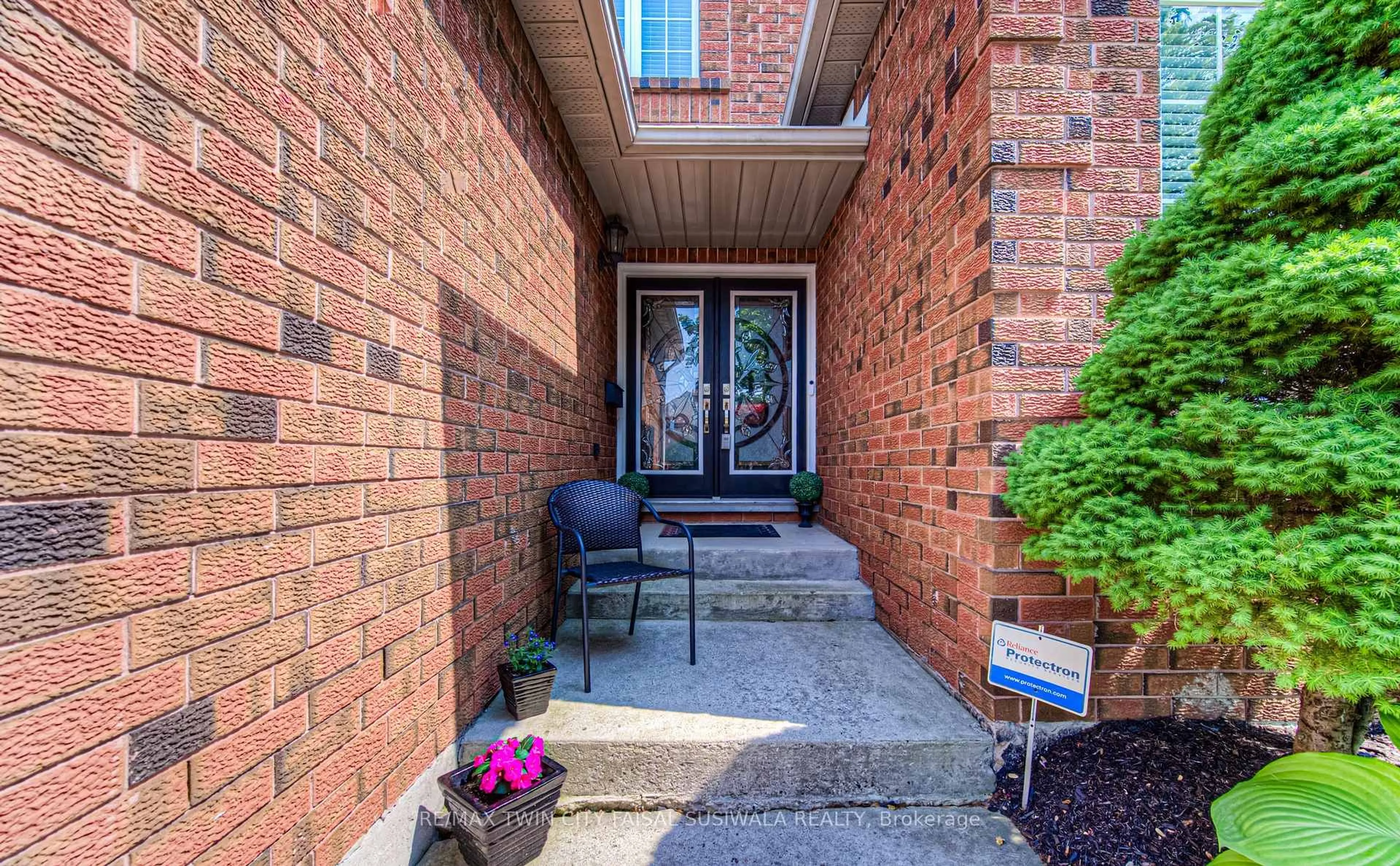 Unknown for 20 Holbrook Cres, Cambridge Ontario N1T 1V7