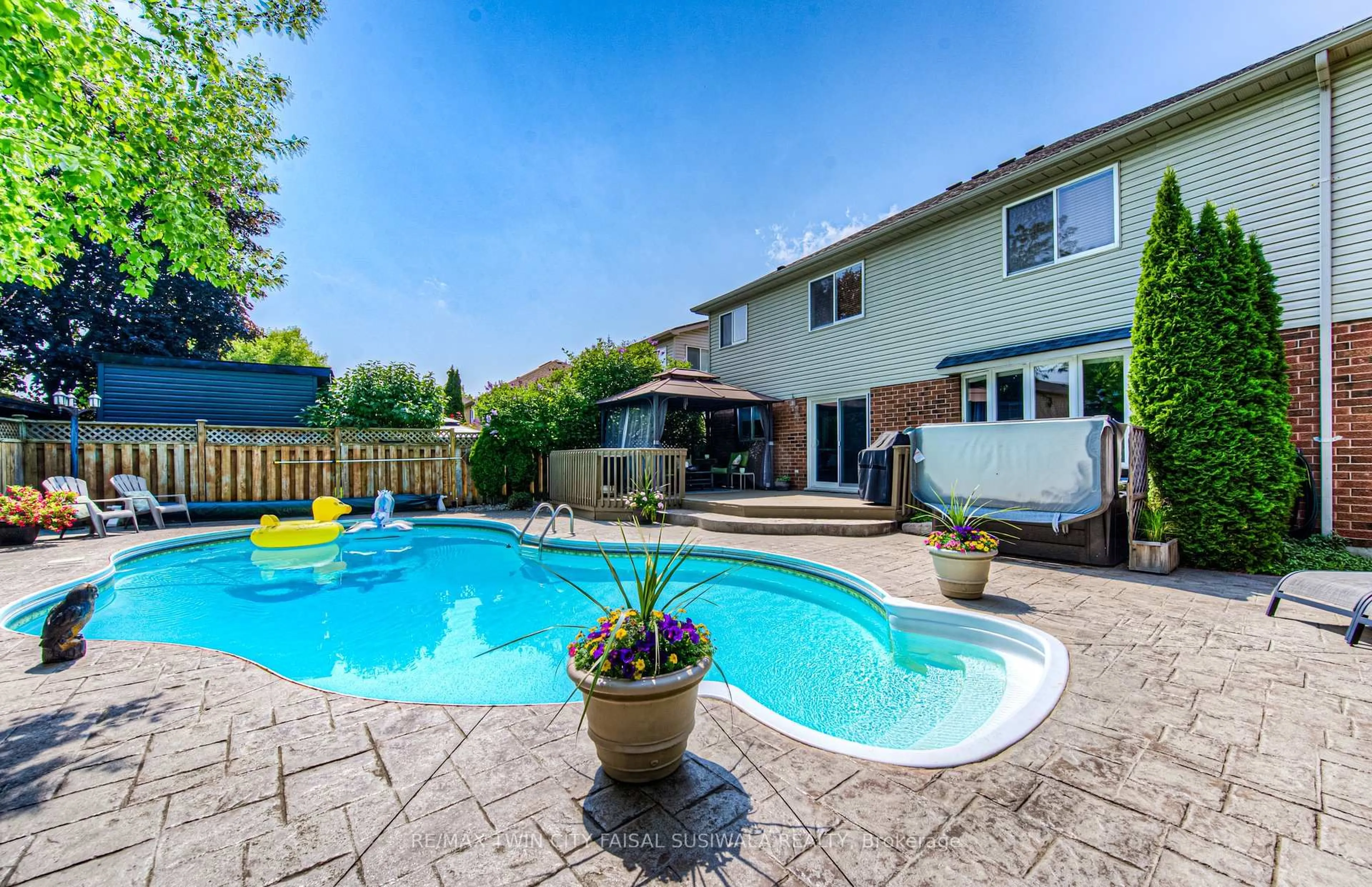Pool for 20 Holbrook Cres, Cambridge Ontario N1T 1V7