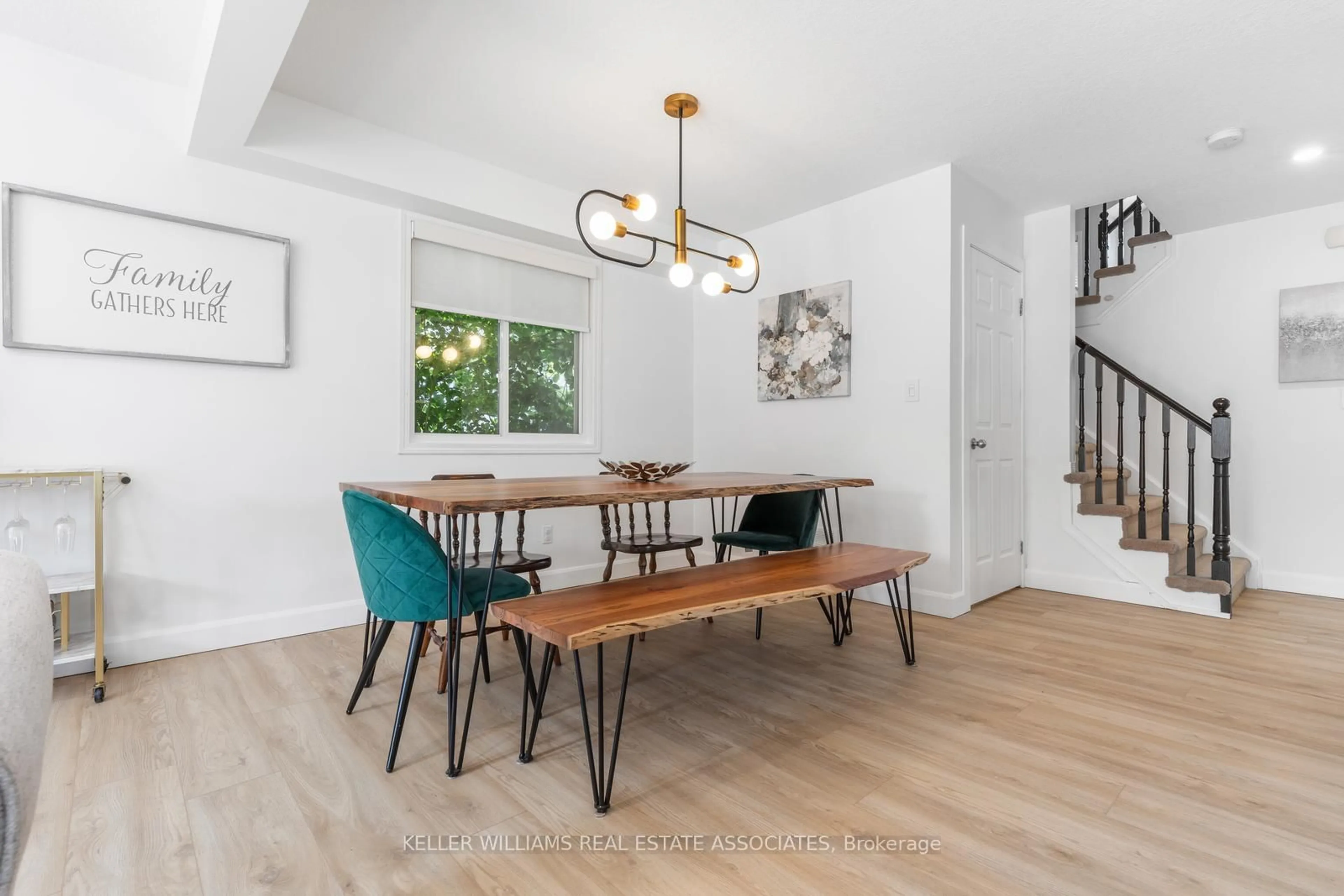 Dining room, wood/laminate floor for 209 Sunny Meadow Crt, Kitchener Ontario N2N 3R3