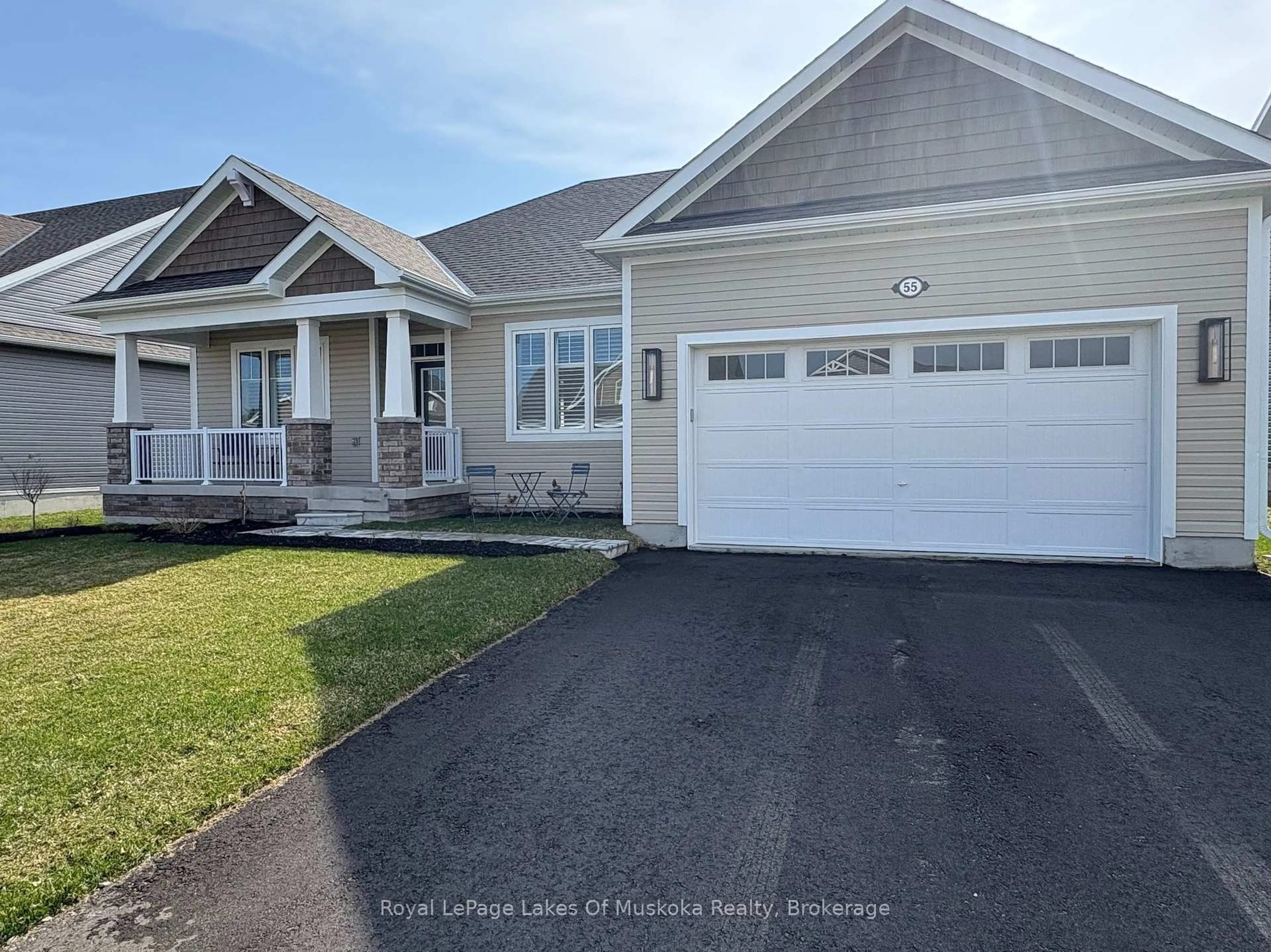 Home with vinyl exterior material, street for 55 Dyer Cres, Bracebridge Ontario P1L 0A9