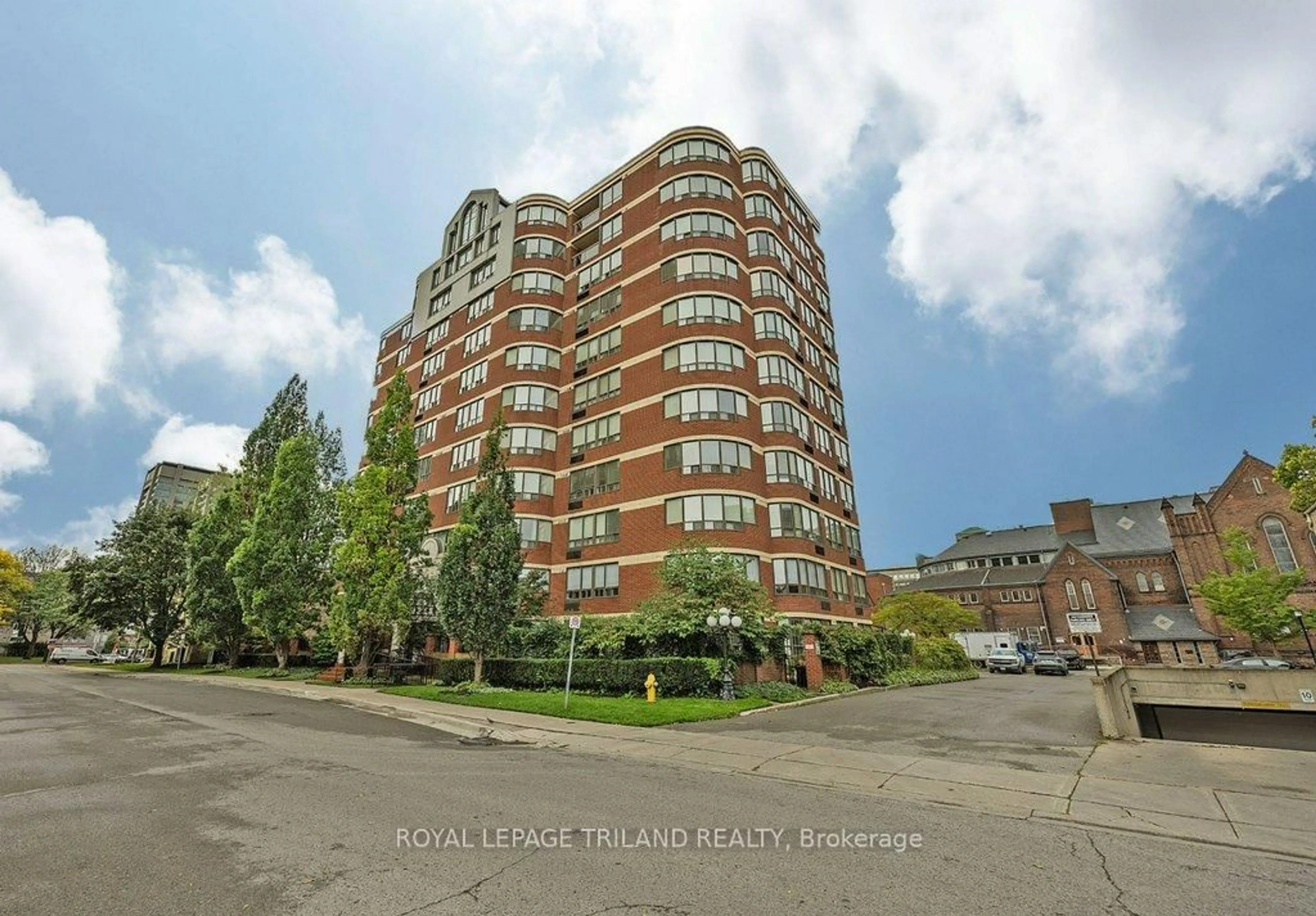 A pic from outside/outdoor area/front of a property/back of a property/a pic from drone, building for 7 Picton St #403, London East Ontario N6B 3N7