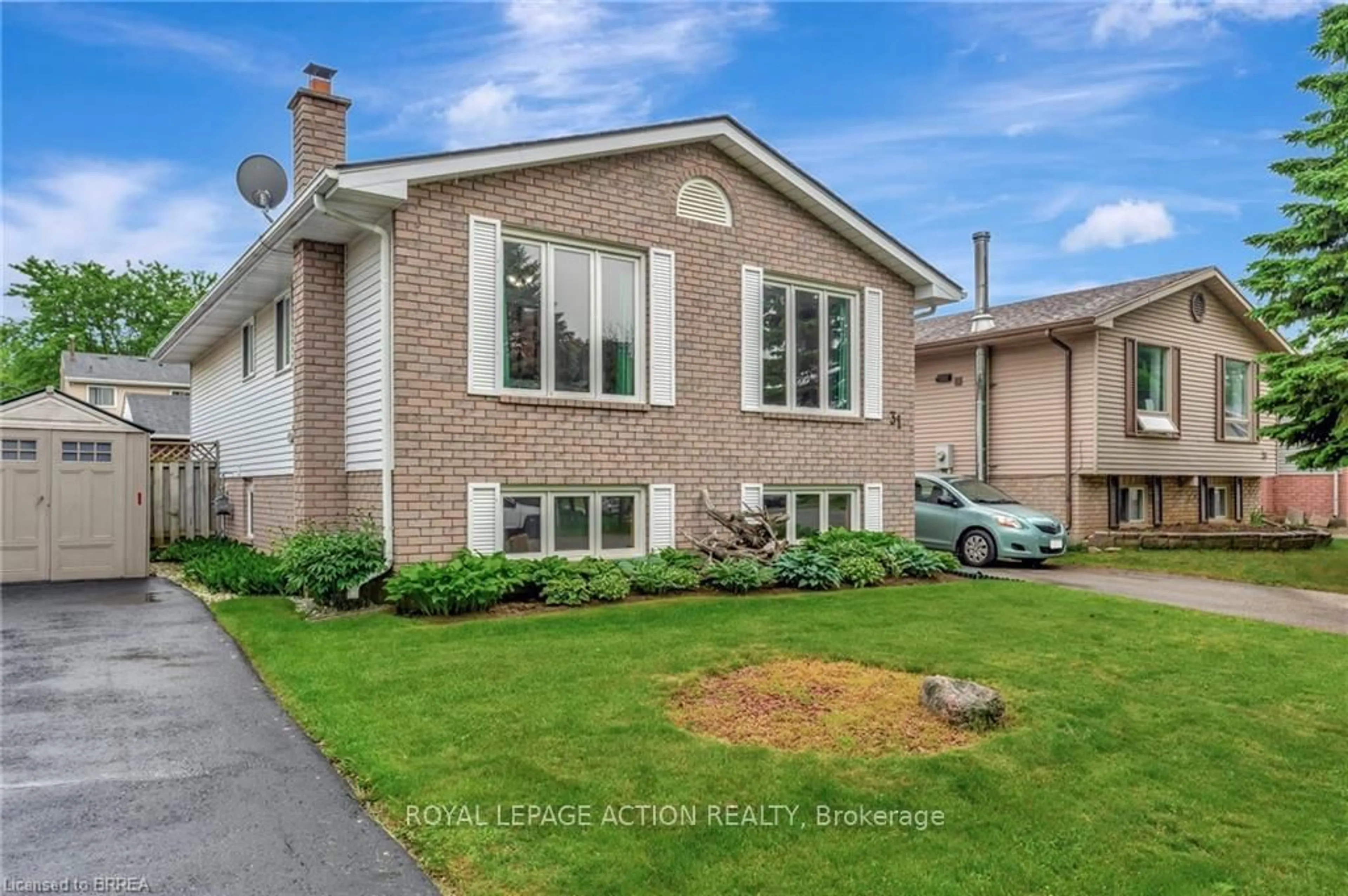 Home with vinyl exterior material, street for 31 Osijek Cres, Brantford Ontario N3P 1Z4