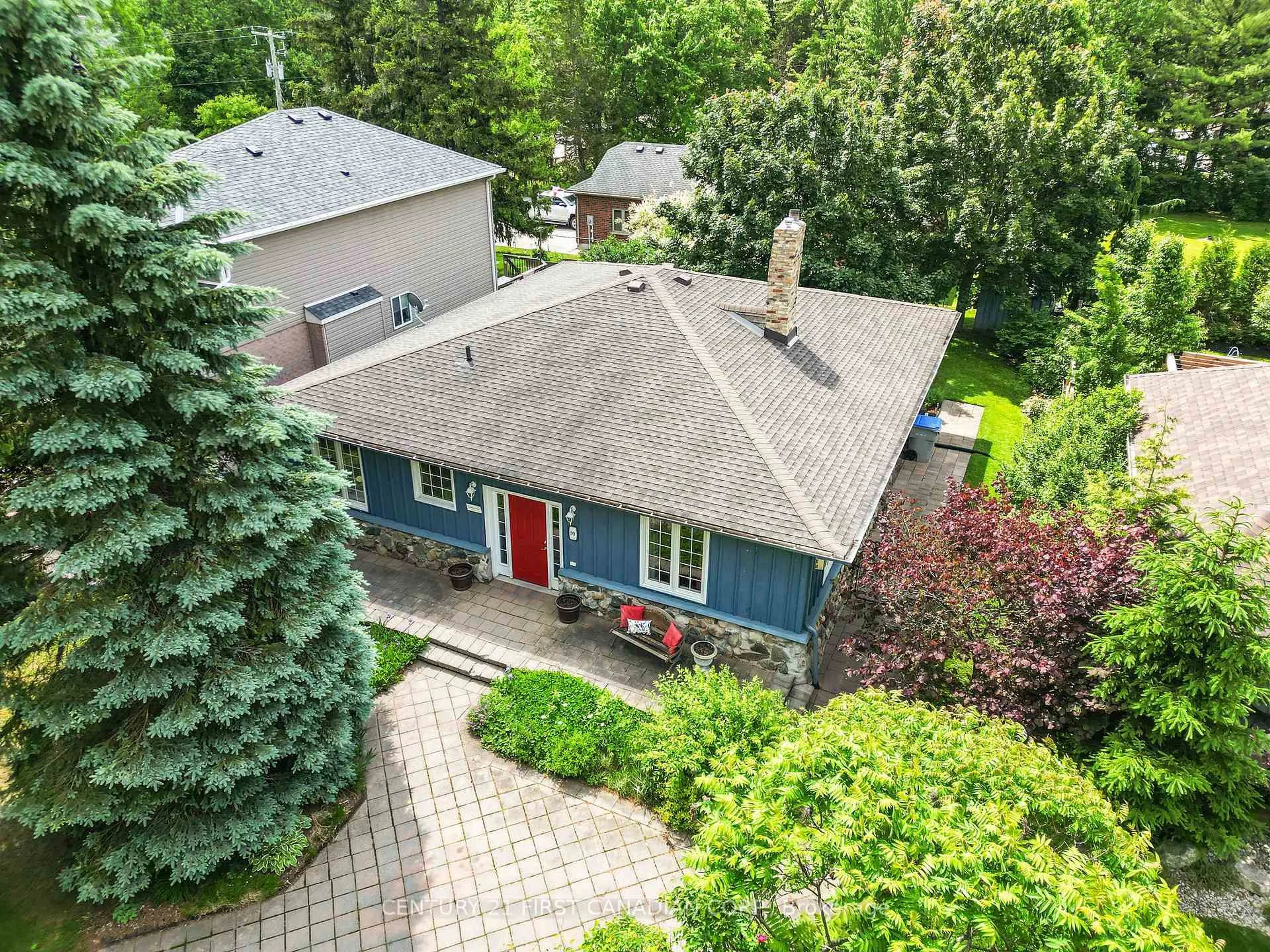 A pic from outside/outdoor area/front of a property/back of a property/a pic from drone, street for 99 Duchess Ave, Lucan Biddulph Ontario N0M 2J0