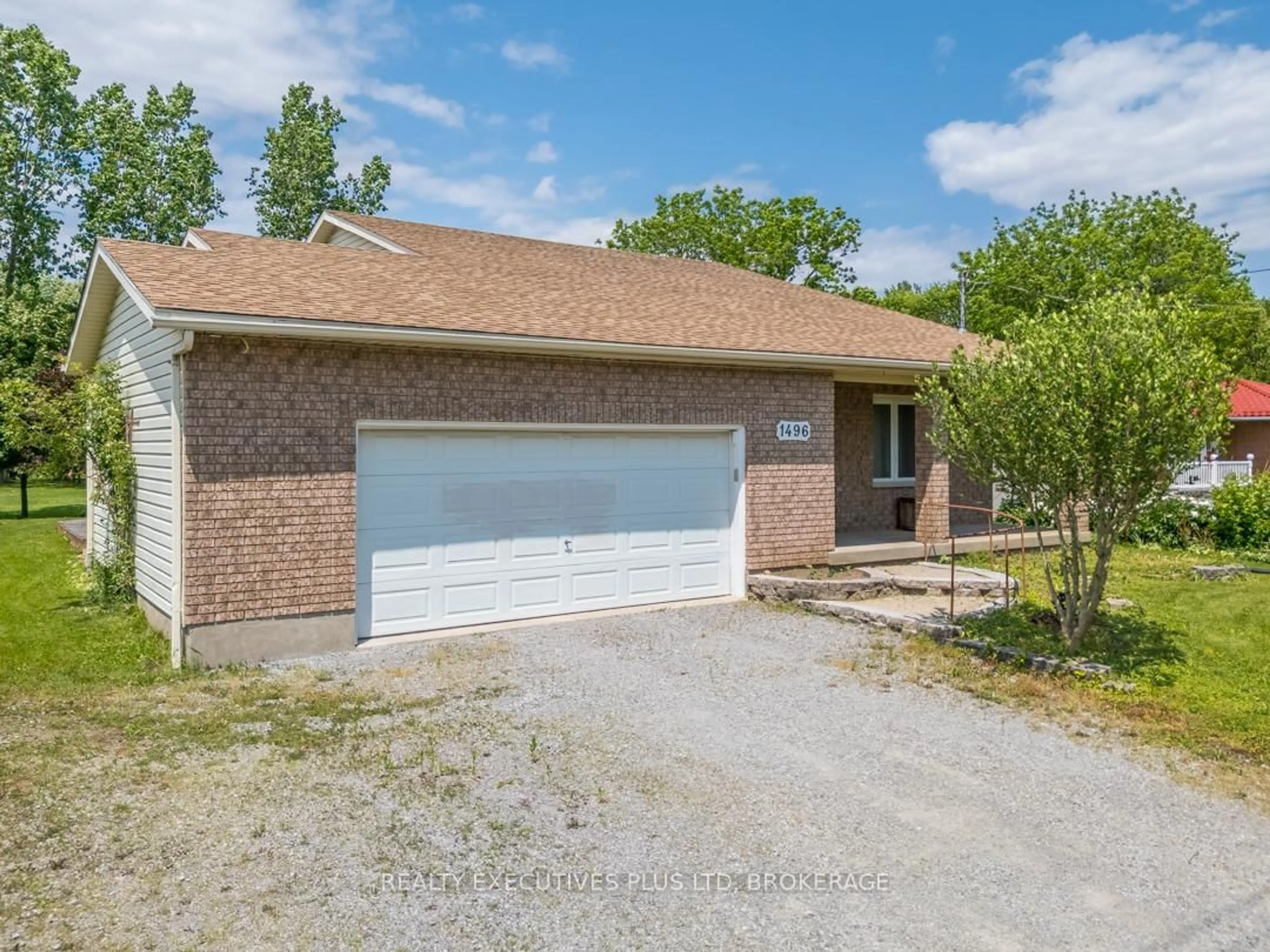 Home with brick exterior material, street for 1496 BARRON Rd, Thorold Ontario L2G 4E8