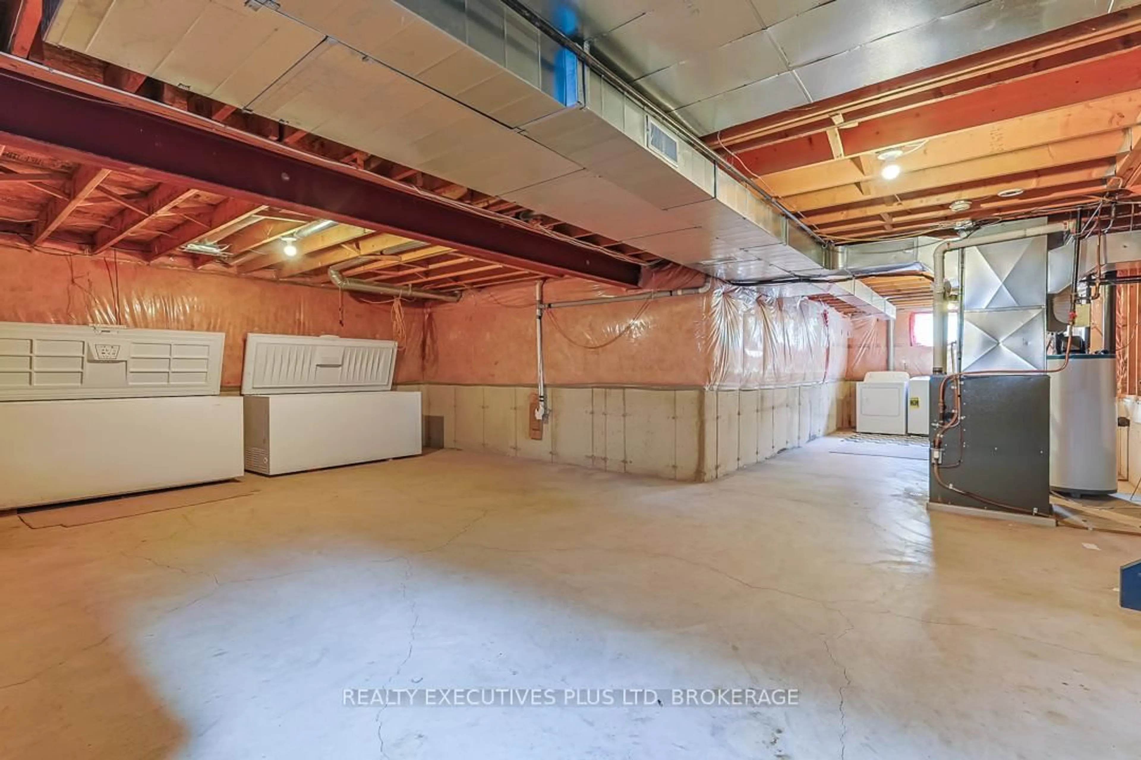 Indoor garage for 1496 BARRON Rd, Thorold Ontario L2G 4E8