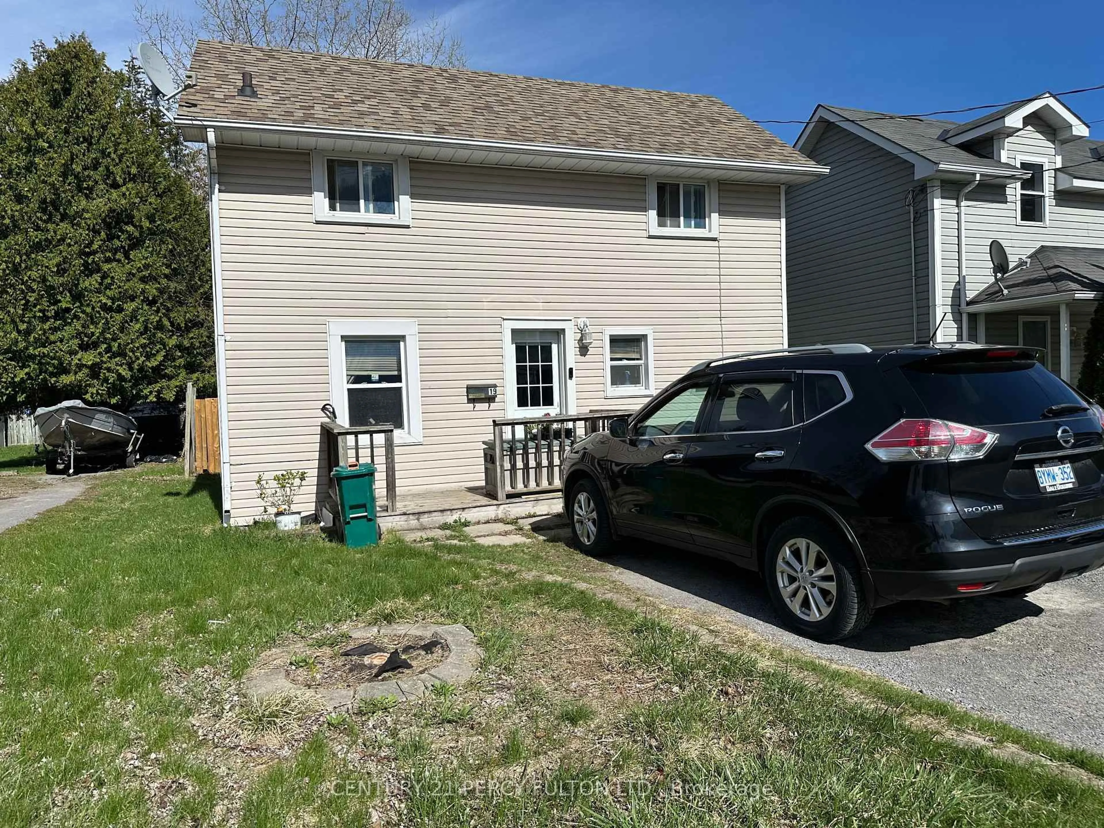 A pic from outside/outdoor area/front of a property/back of a property/a pic from drone, street for 19 Pelham St, Quinte West Ontario K8V 5A8