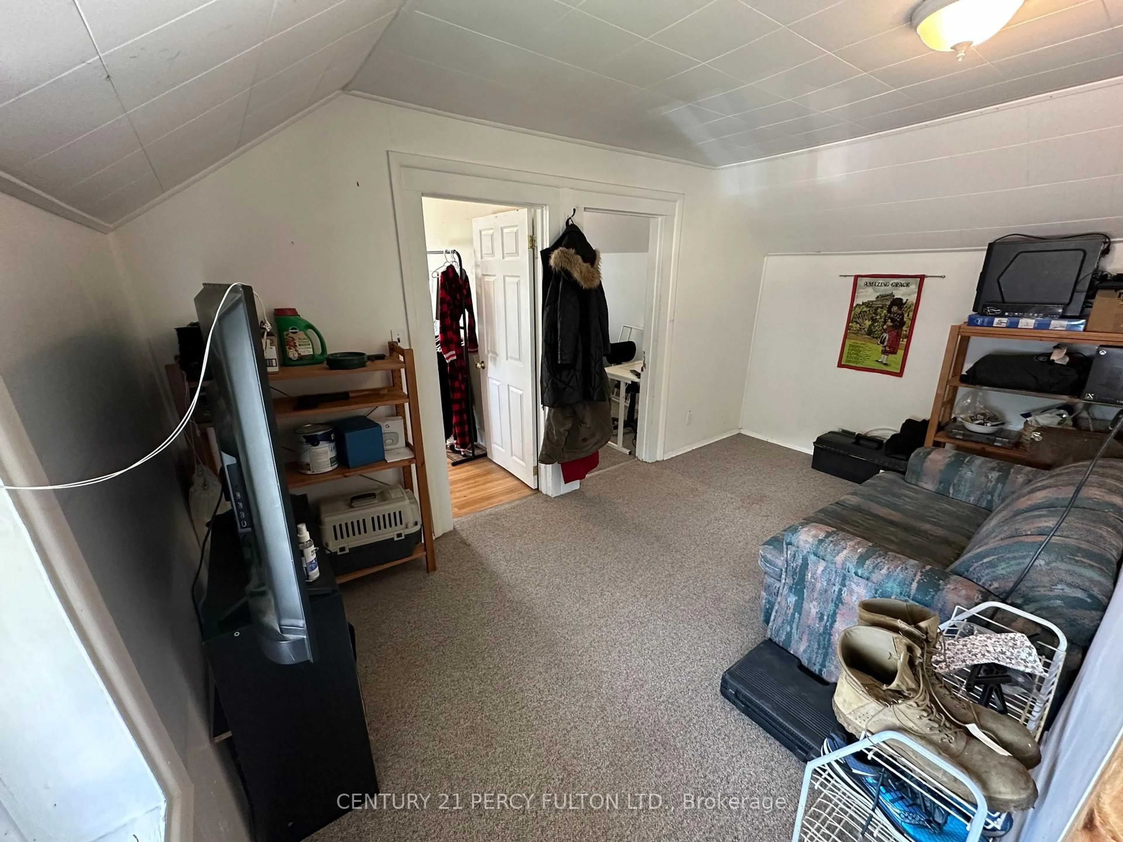 A pic of a room for 19 Pelham St, Quinte West Ontario K8V 5A8
