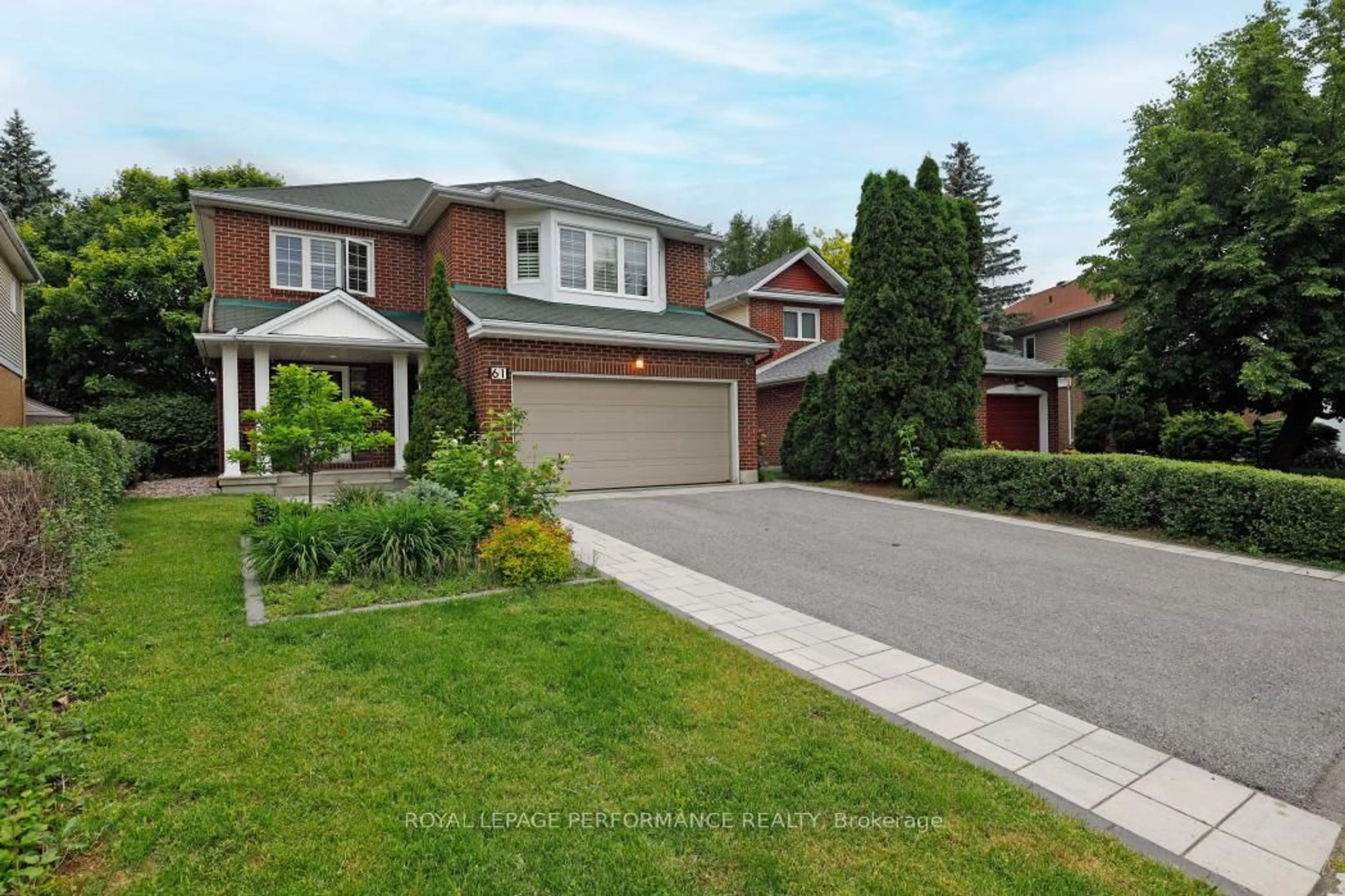 A pic from outside/outdoor area/front of a property/back of a property/a pic from drone, street for 61 Wycliffe St, Ottawa Ontario K2G 5L9