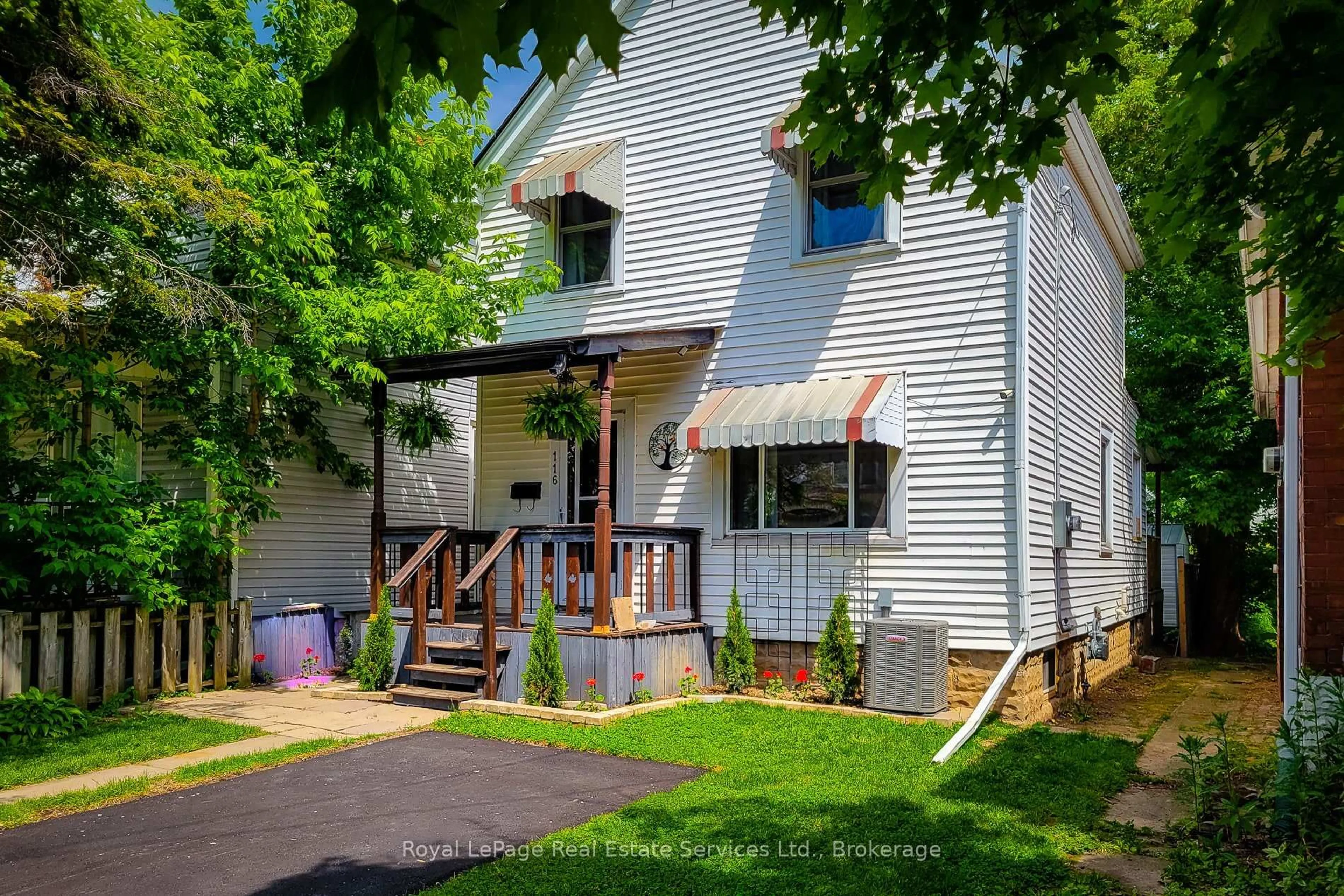 A pic from outside/outdoor area/front of a property/back of a property/a pic from drone, street for 116 Garside Ave, Hamilton Ontario L8H 4W3