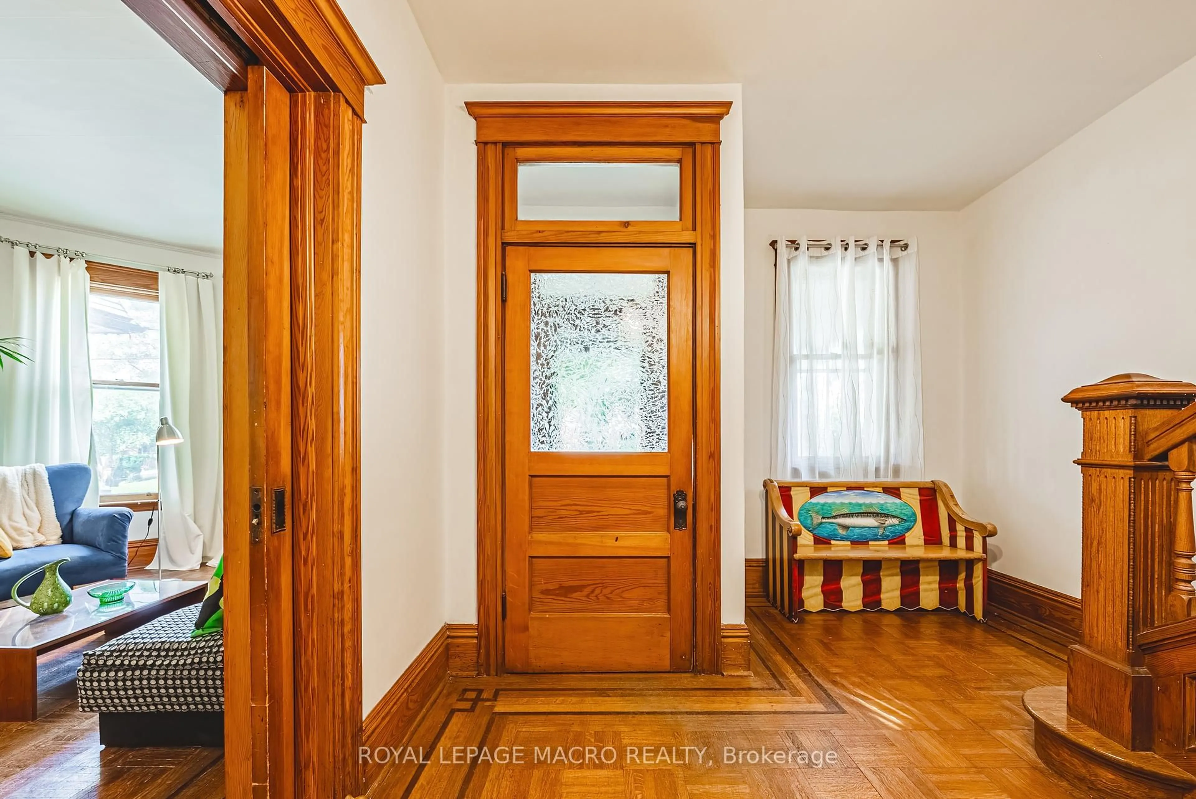 Indoor entryway for 168 Wentworth St, Hamilton Ontario L8N 2Z2