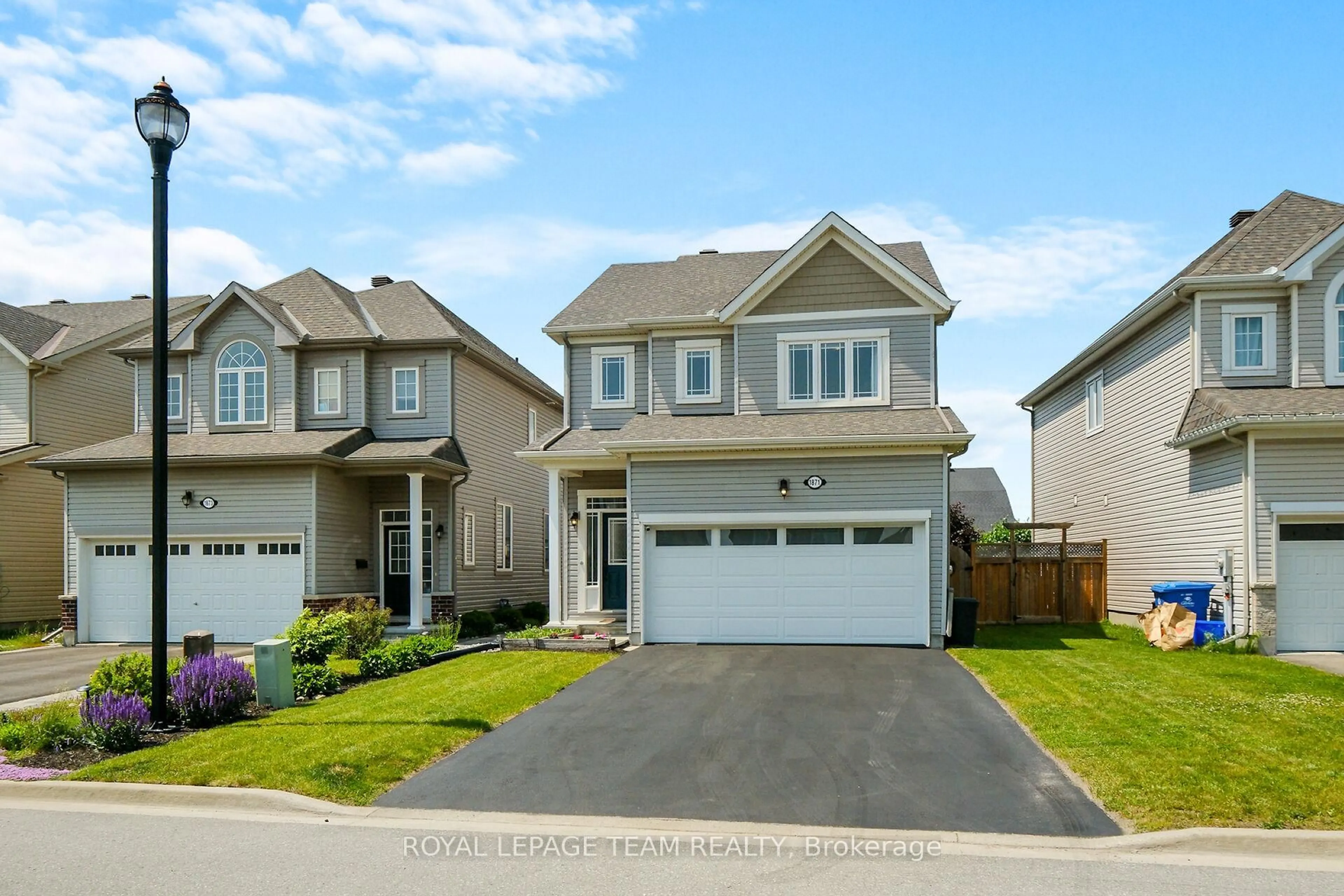 Home with vinyl exterior material, street for 1871 Glencrest Rd, North Grenville Ontario K0G 1J0