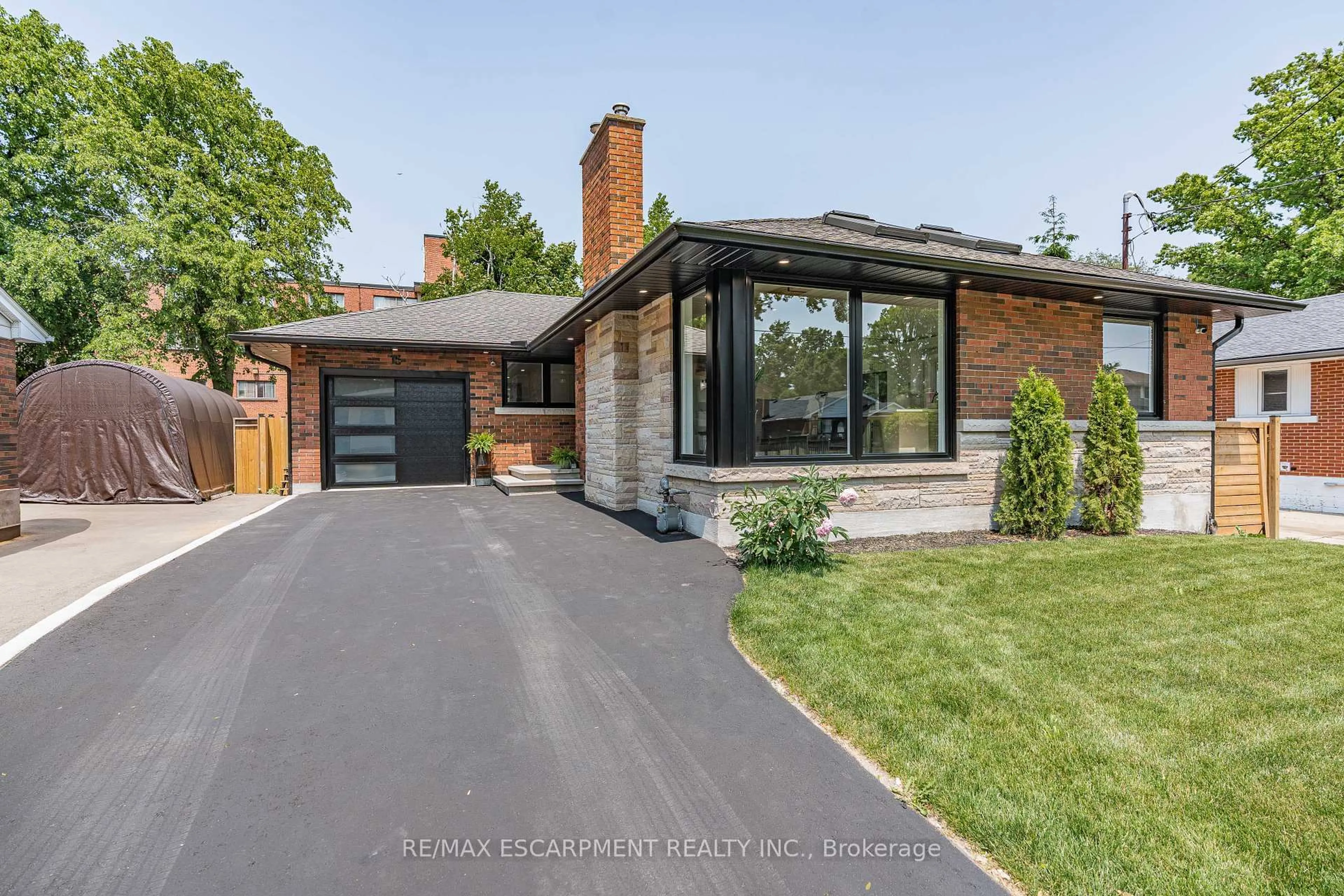 Home with brick exterior material, street for 15 Hardale Cres, Hamilton Ontario L8T 1X7