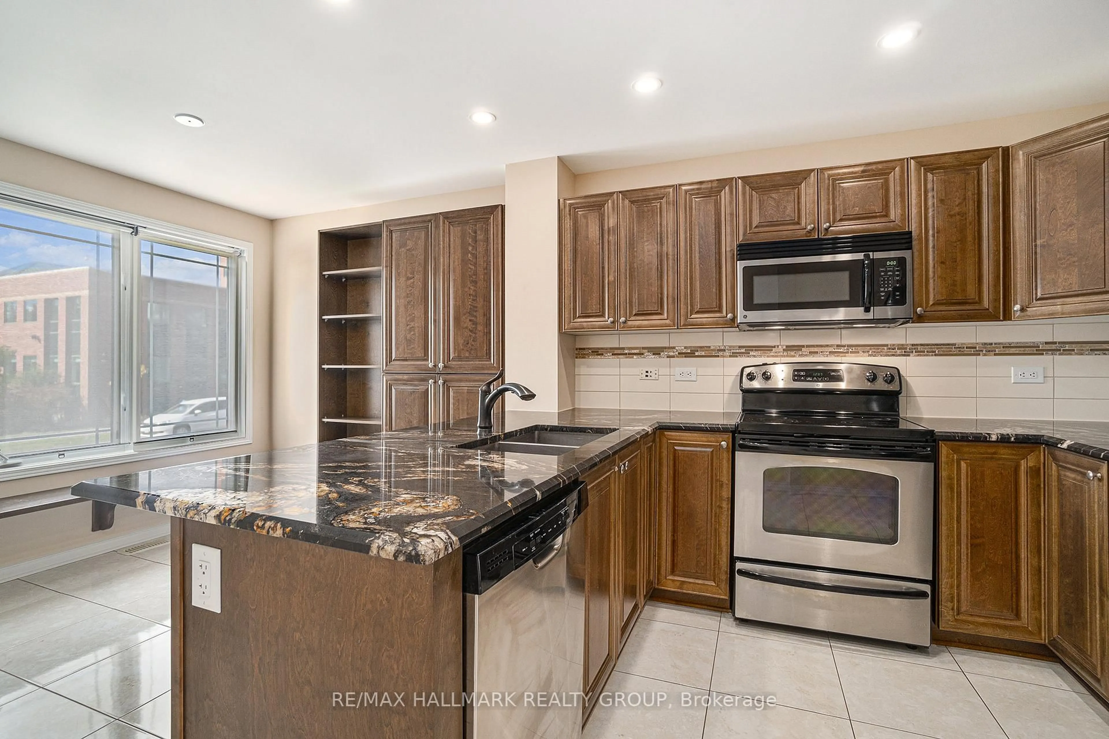 Open concept kitchen, ceramic/tile floor for 170 Den Haag Dr #17, Ottawa Ontario K1K 2V7