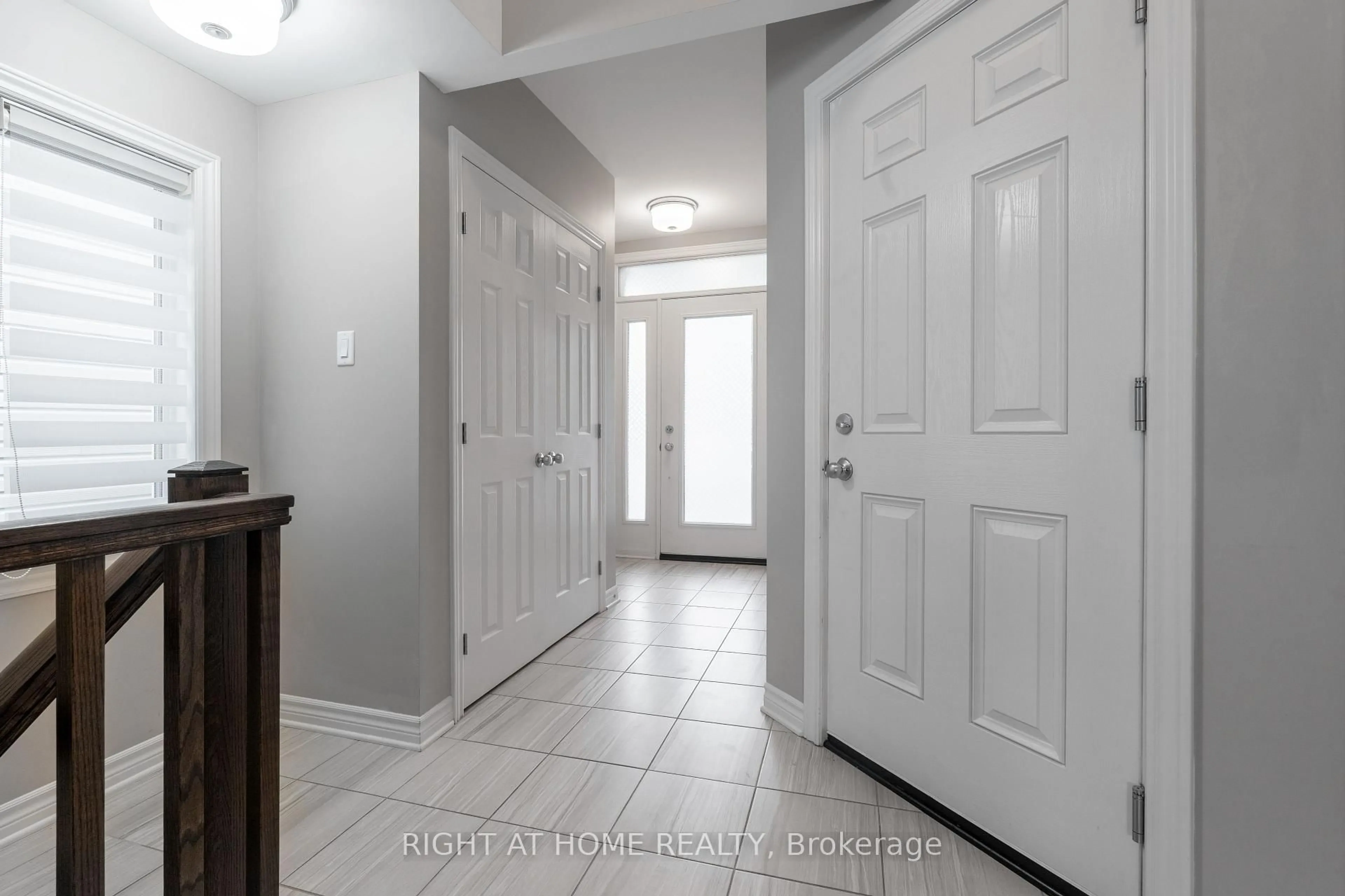 Indoor entryway for 604 Egret Way, Ottawa Ontario K2J 6K9