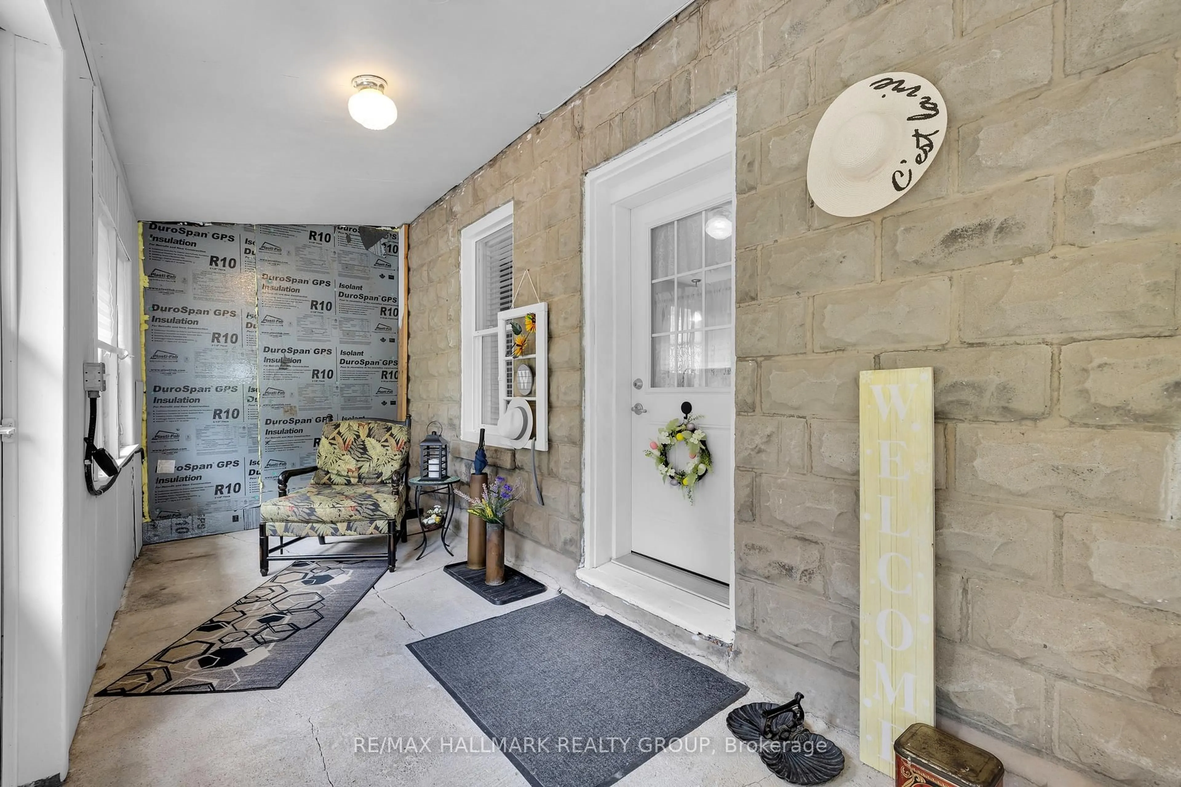 Indoor entryway for 205 Lake St, Elizabethtown-Kitley Ontario K0E 1R0