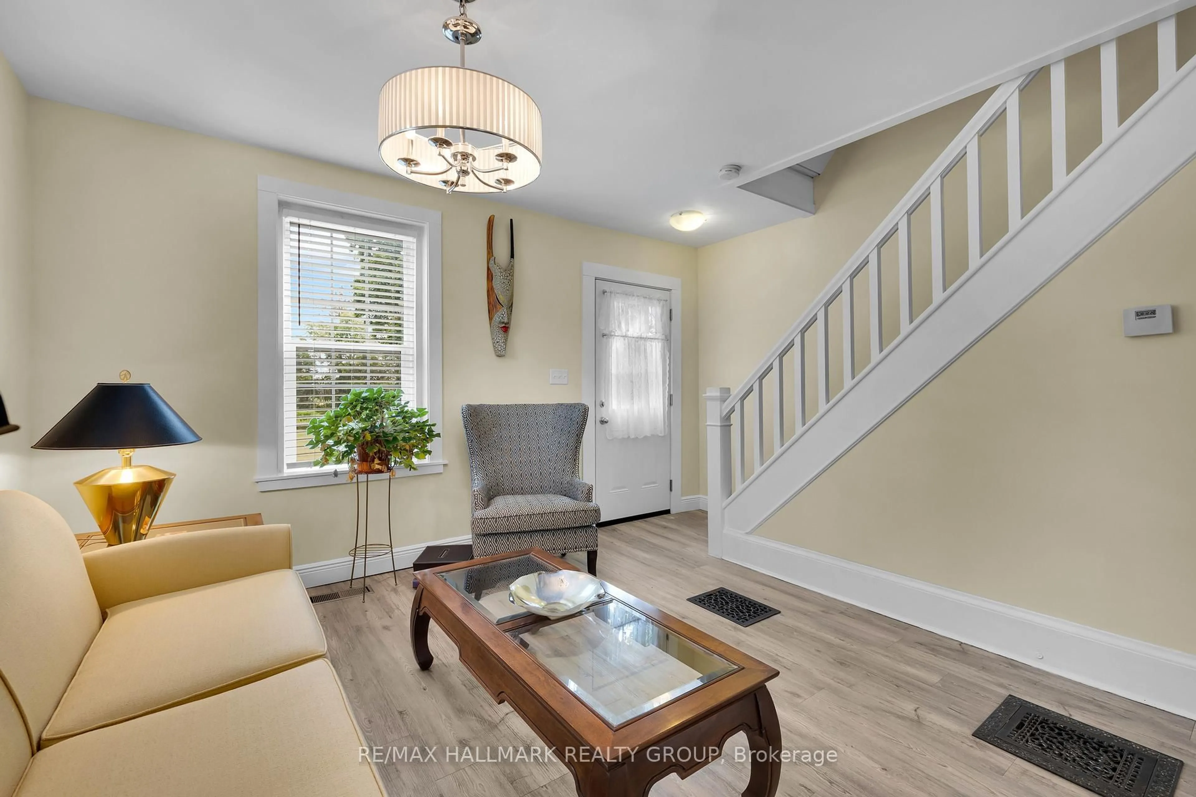 Living room with furniture, unknown for 205 Lake St, Elizabethtown-Kitley Ontario K0E 1R0