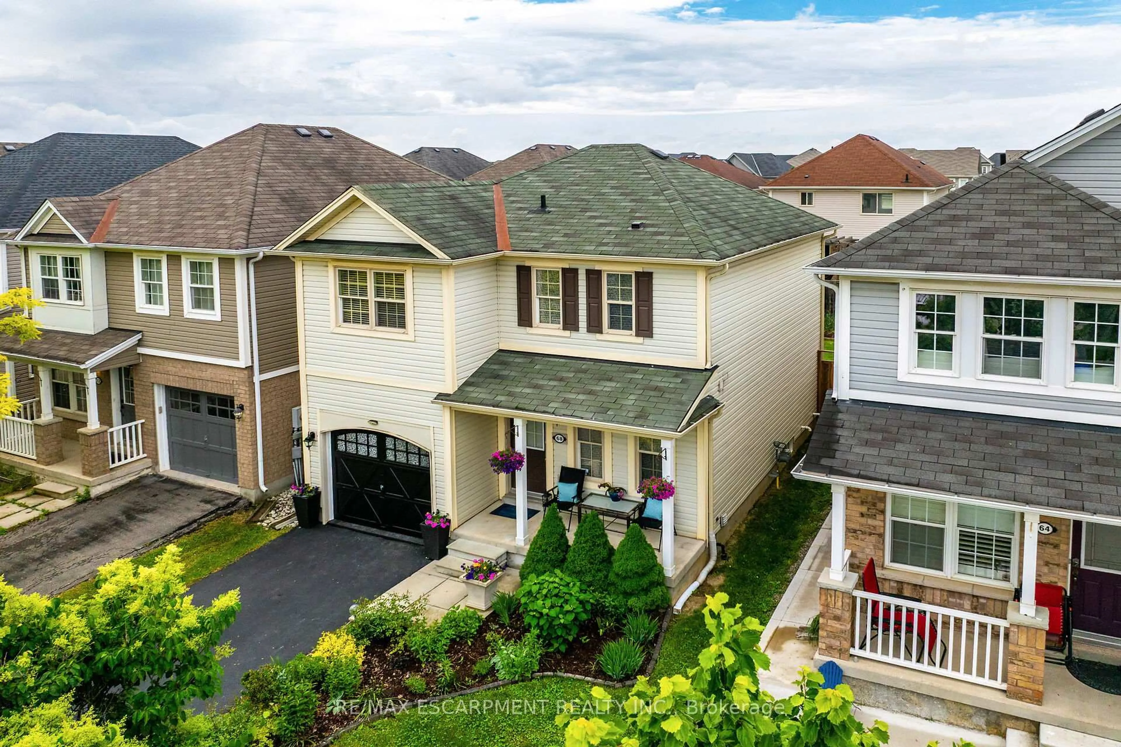 A pic from outside/outdoor area/front of a property/back of a property/a pic from drone, unknown for 68 Powell Dr, Hamilton Ontario L0R 1C0