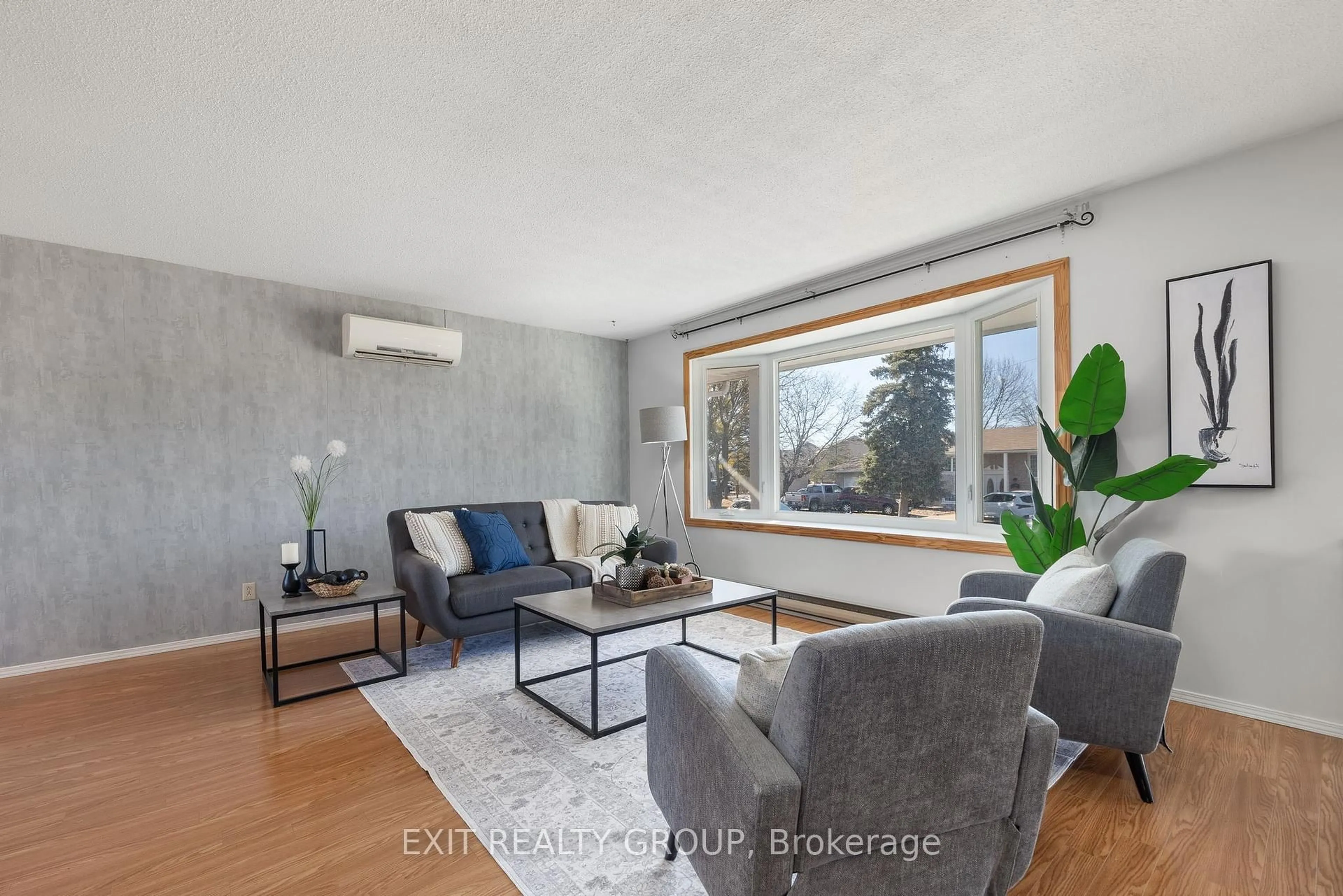 Living room with furniture, wood/laminate floor for 37 Glenn Dr, Quinte West Ontario K8V 6C7