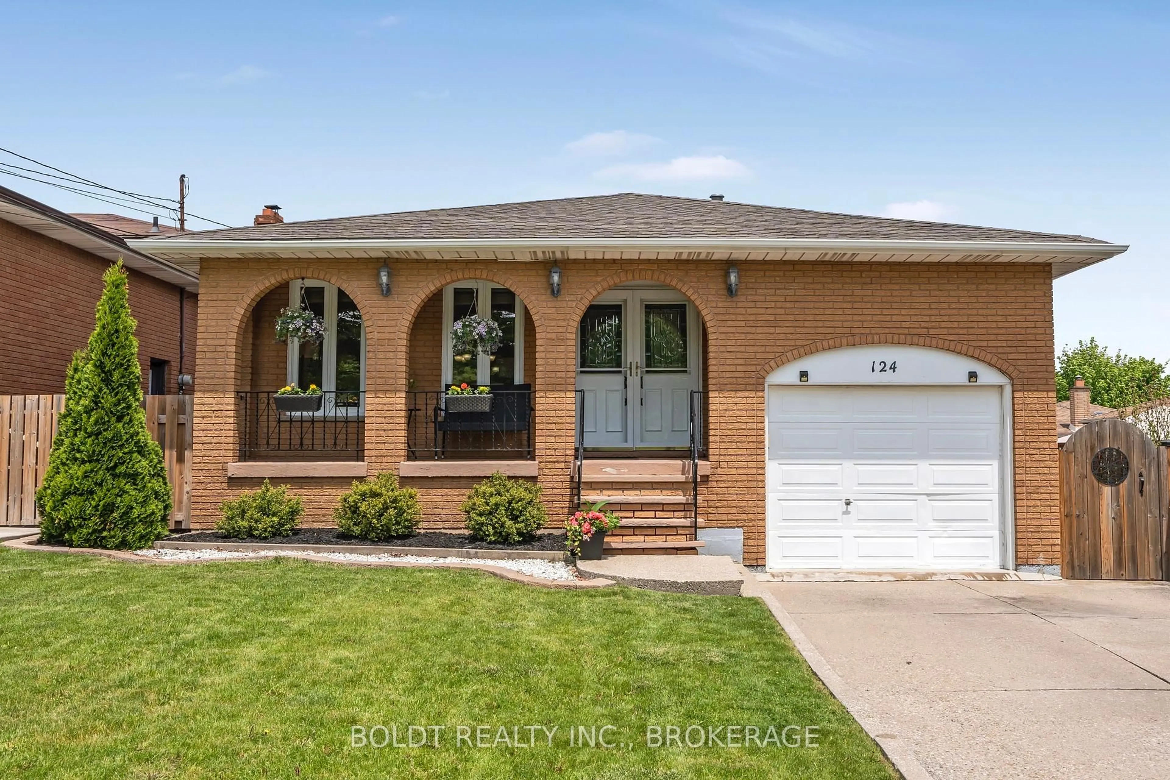 Home with brick exterior material, street for 124 Quaker Cres, Hamilton Ontario L8W 1H7
