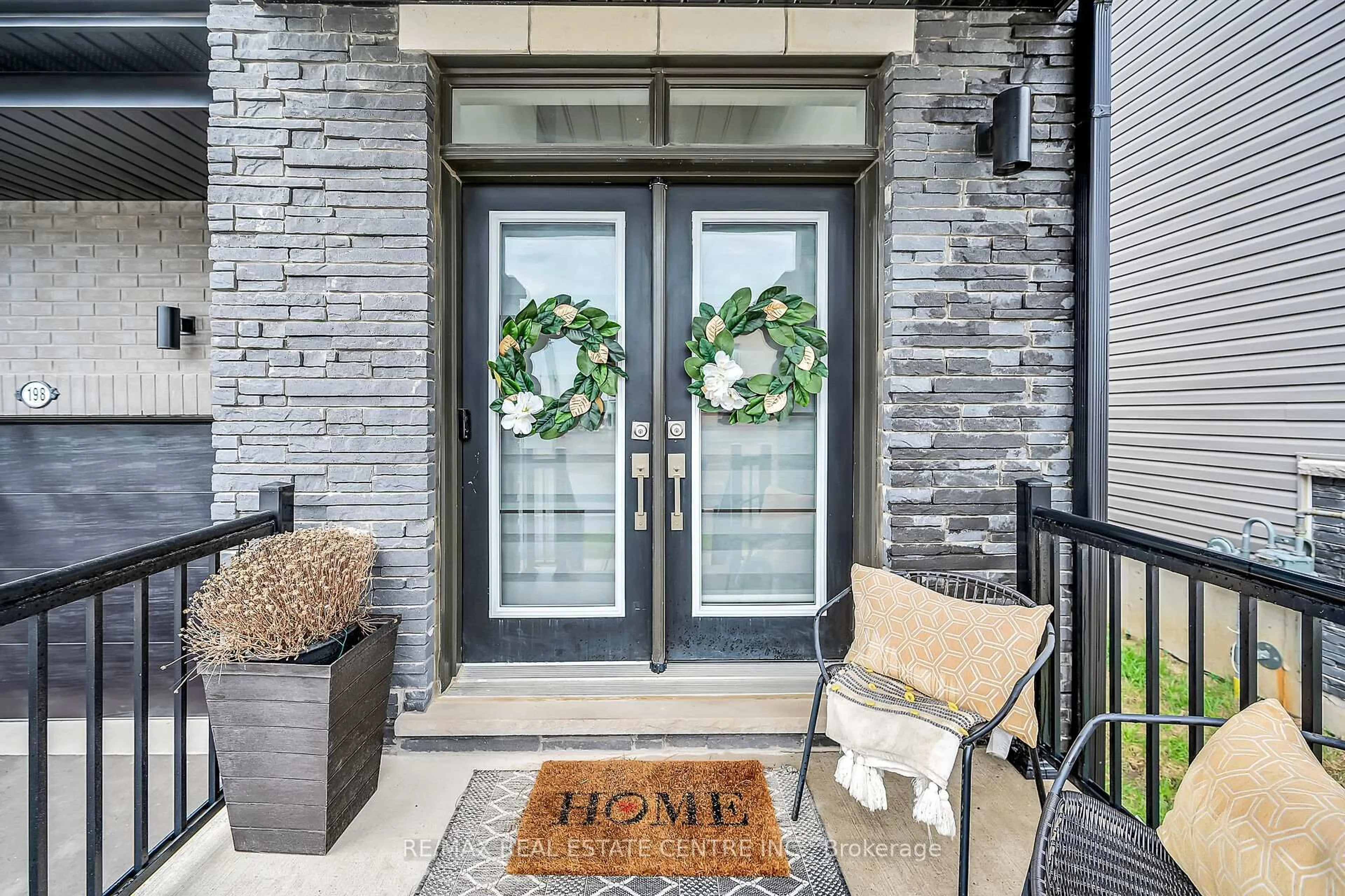 Indoor entryway for 198 Whithorn Cres, Haldimand Ontario N3W 0C9