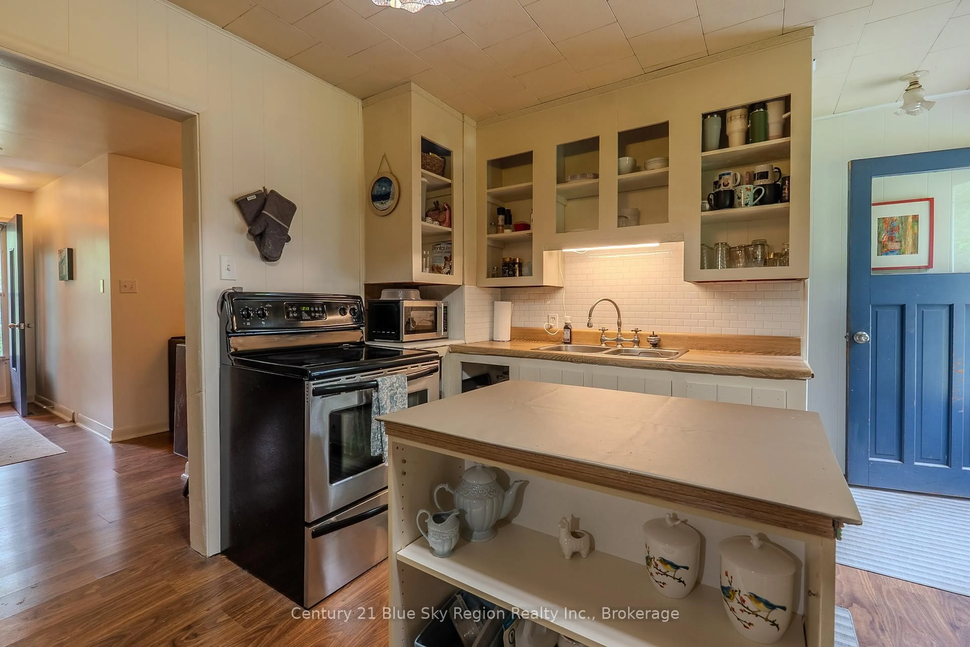Standard kitchen, unknown for 9626 Highway 63, Unorganized Townships Ontario P0H 2A0