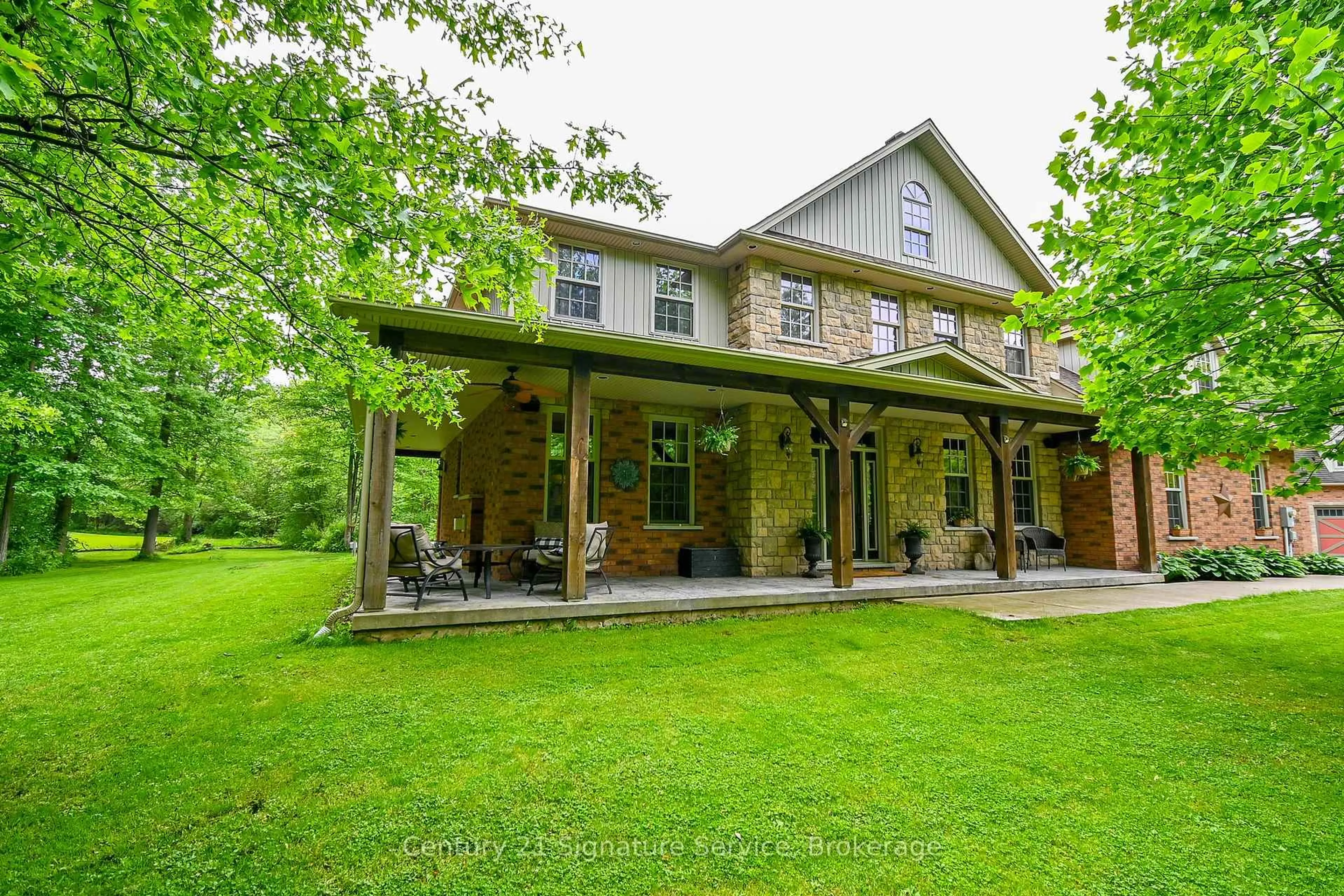 Patio, building for 2495 Garrison Rd, Fort Erie Ontario L0S 1N0
