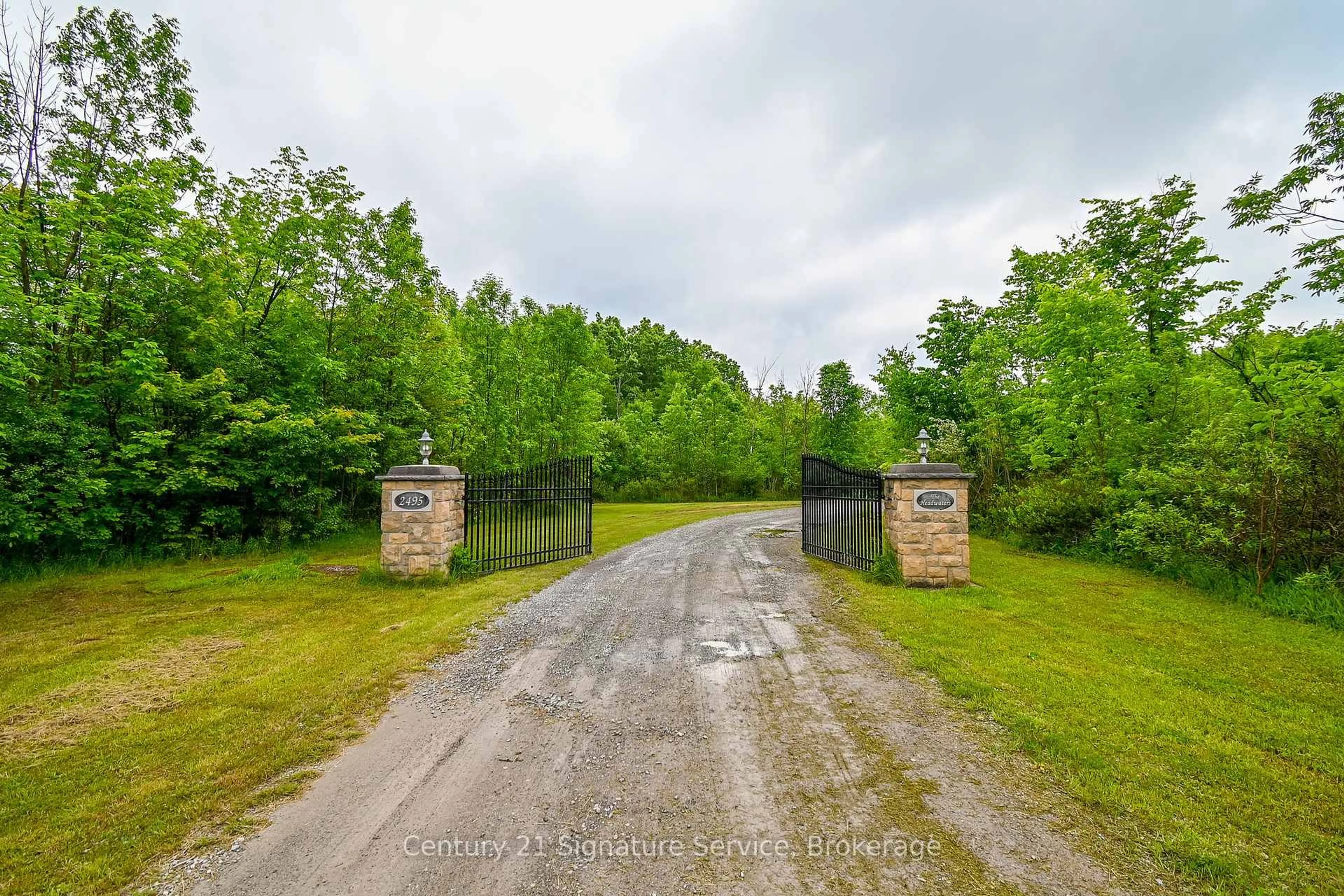 A pic from outside/outdoor area/front of a property/back of a property/a pic from drone, unknown for 2495 Garrison Rd, Fort Erie Ontario L0S 1N0