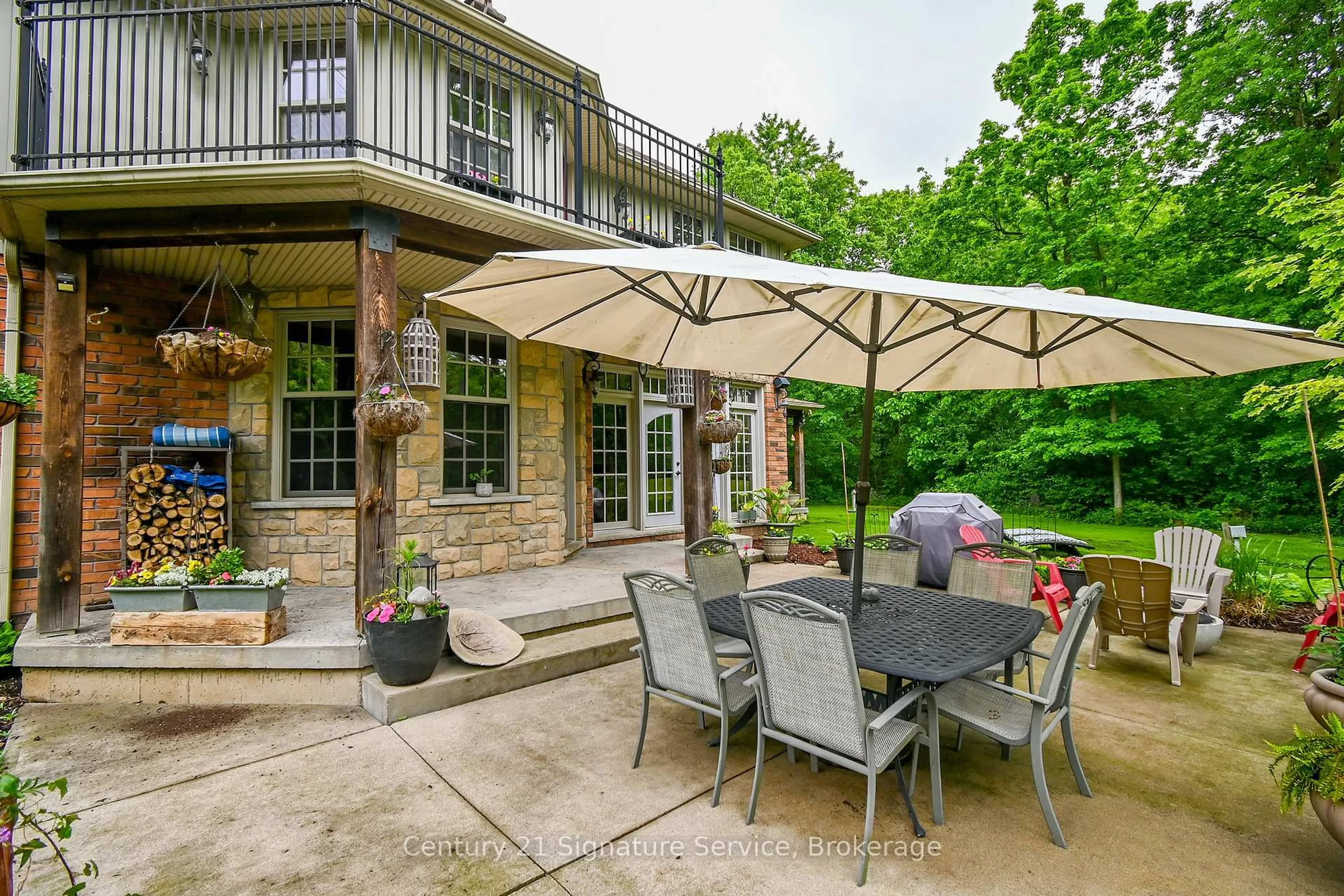 Patio, street for 2495 Garrison Rd, Fort Erie Ontario L0S 1N0