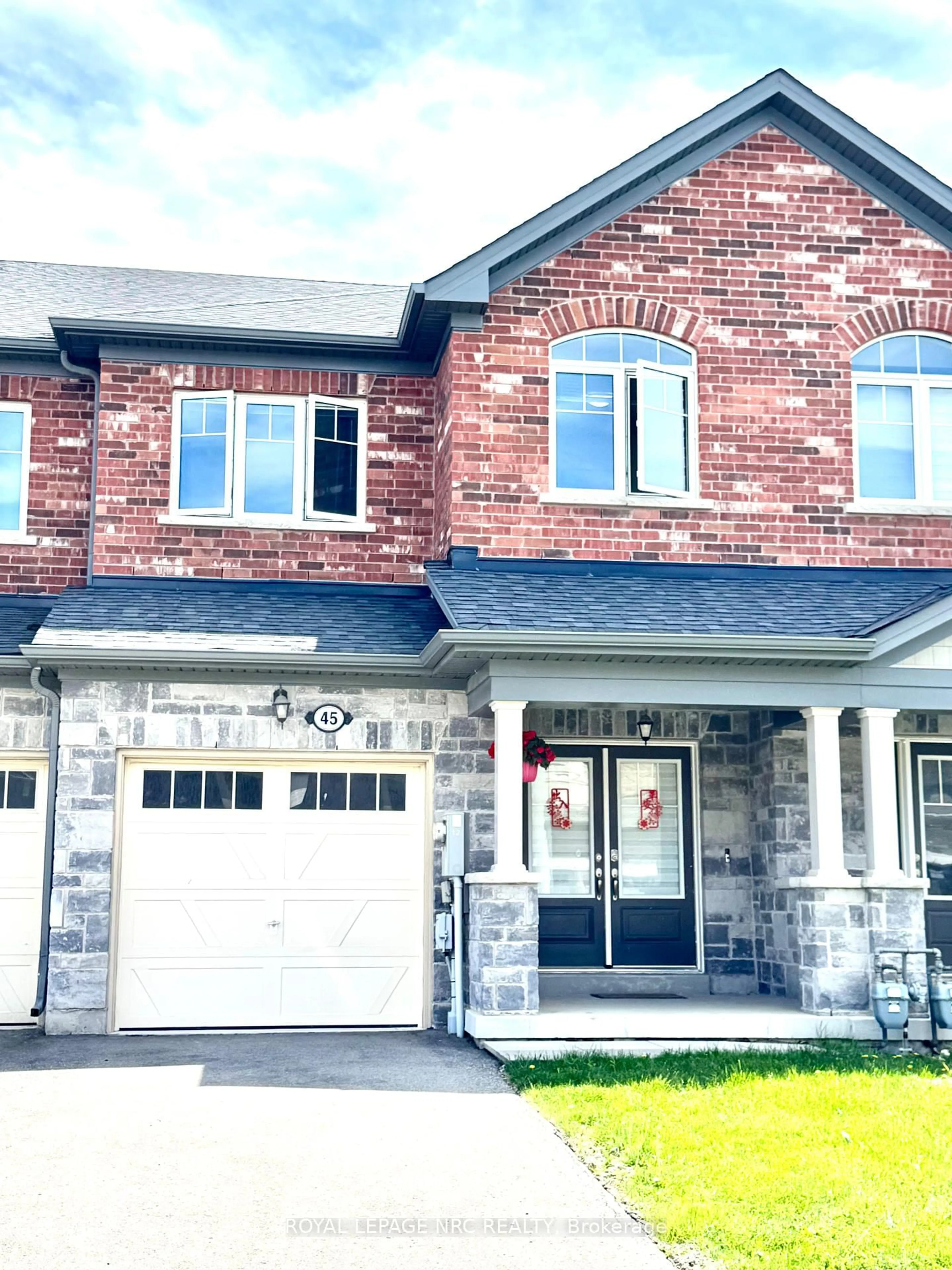 Home with brick exterior material, street for 45 Sparkle Dr, Thorold Ontario L0S 1A0