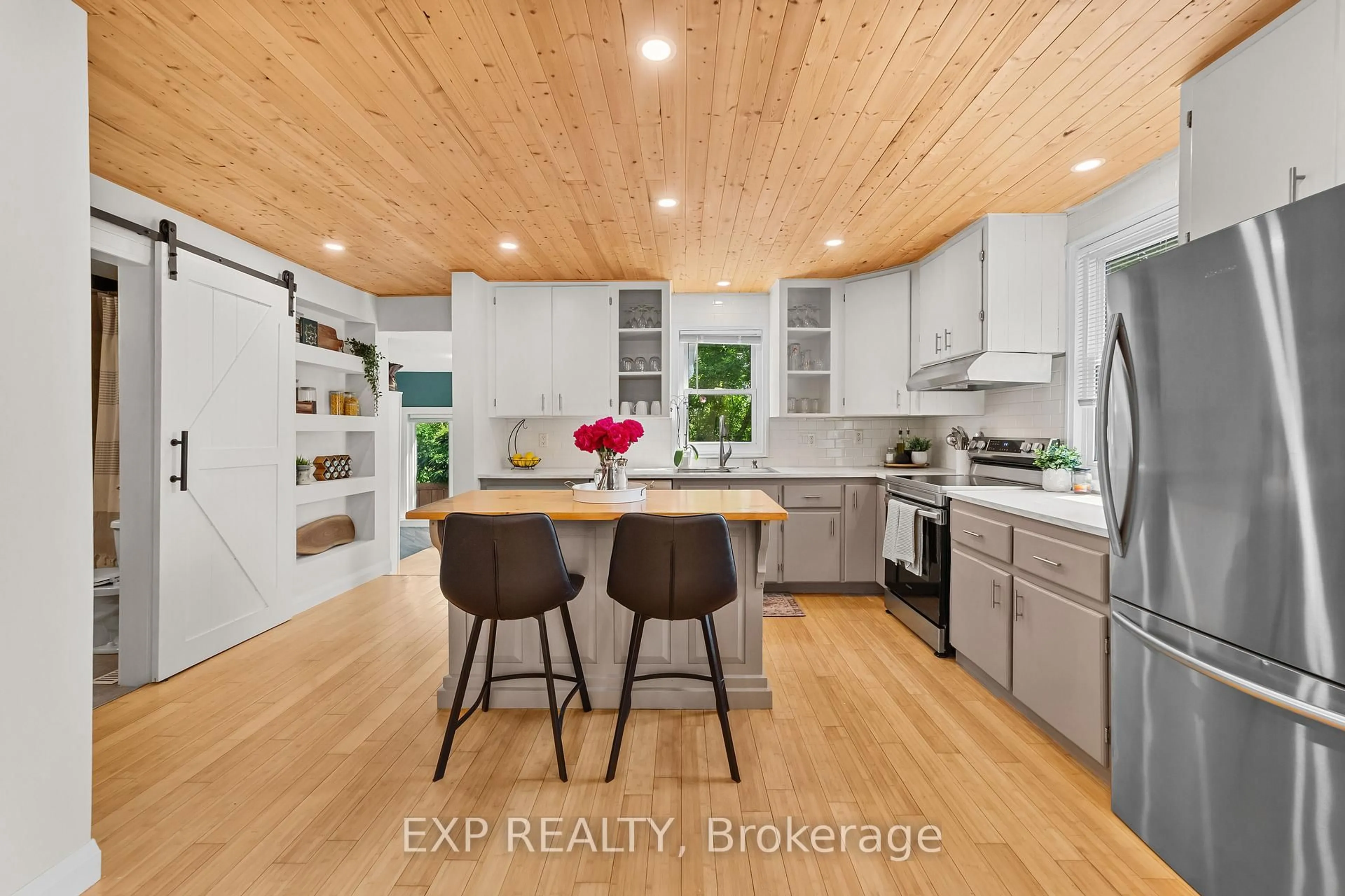 Open concept kitchen, unknown for 33202 Back St, Dutton/Dunwich Ontario N0L 1P0