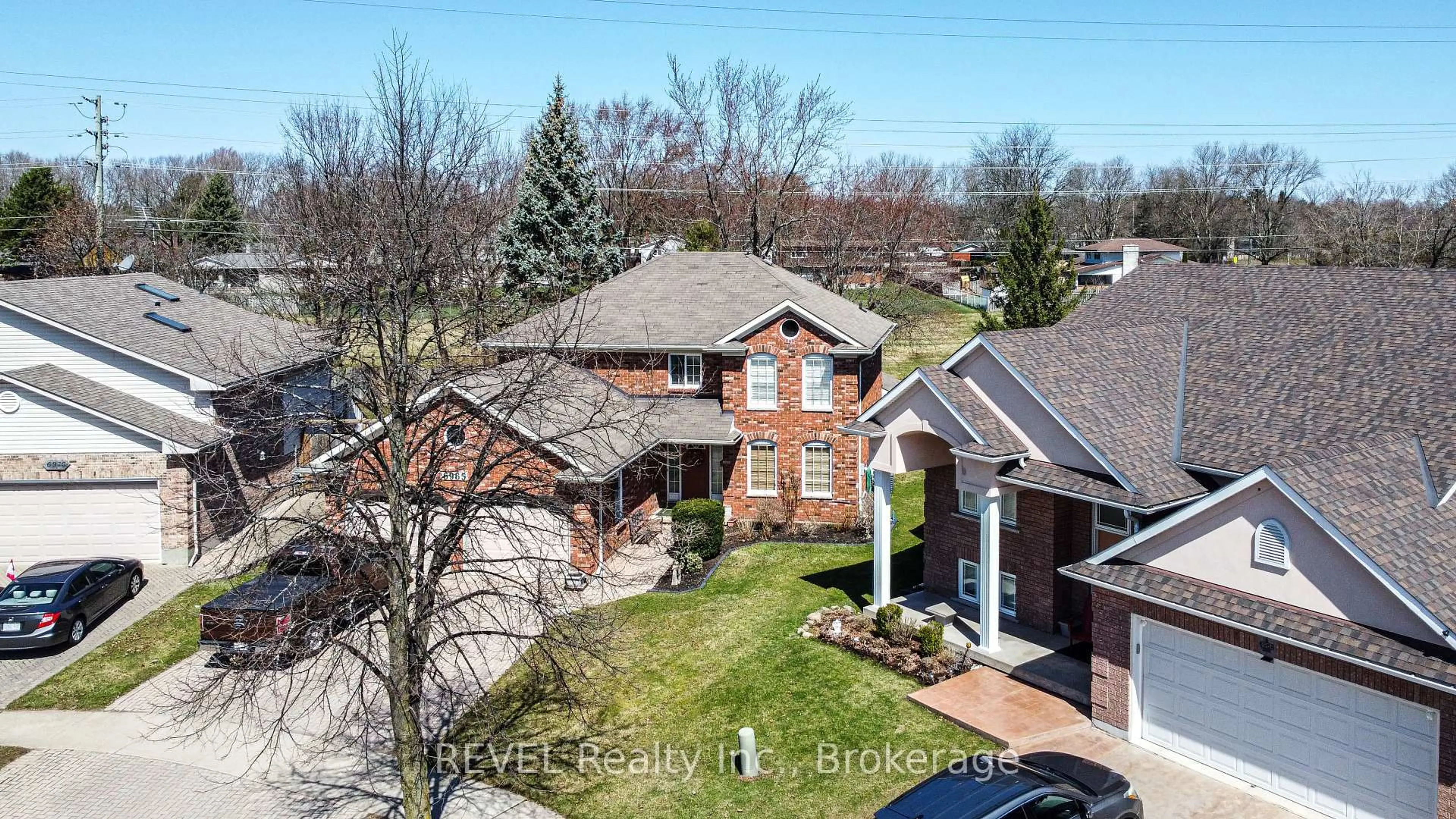 A pic from outside/outdoor area/front of a property/back of a property/a pic from drone, street for 6965 Harovics Lane, Niagara Falls Ontario L2G 7S7