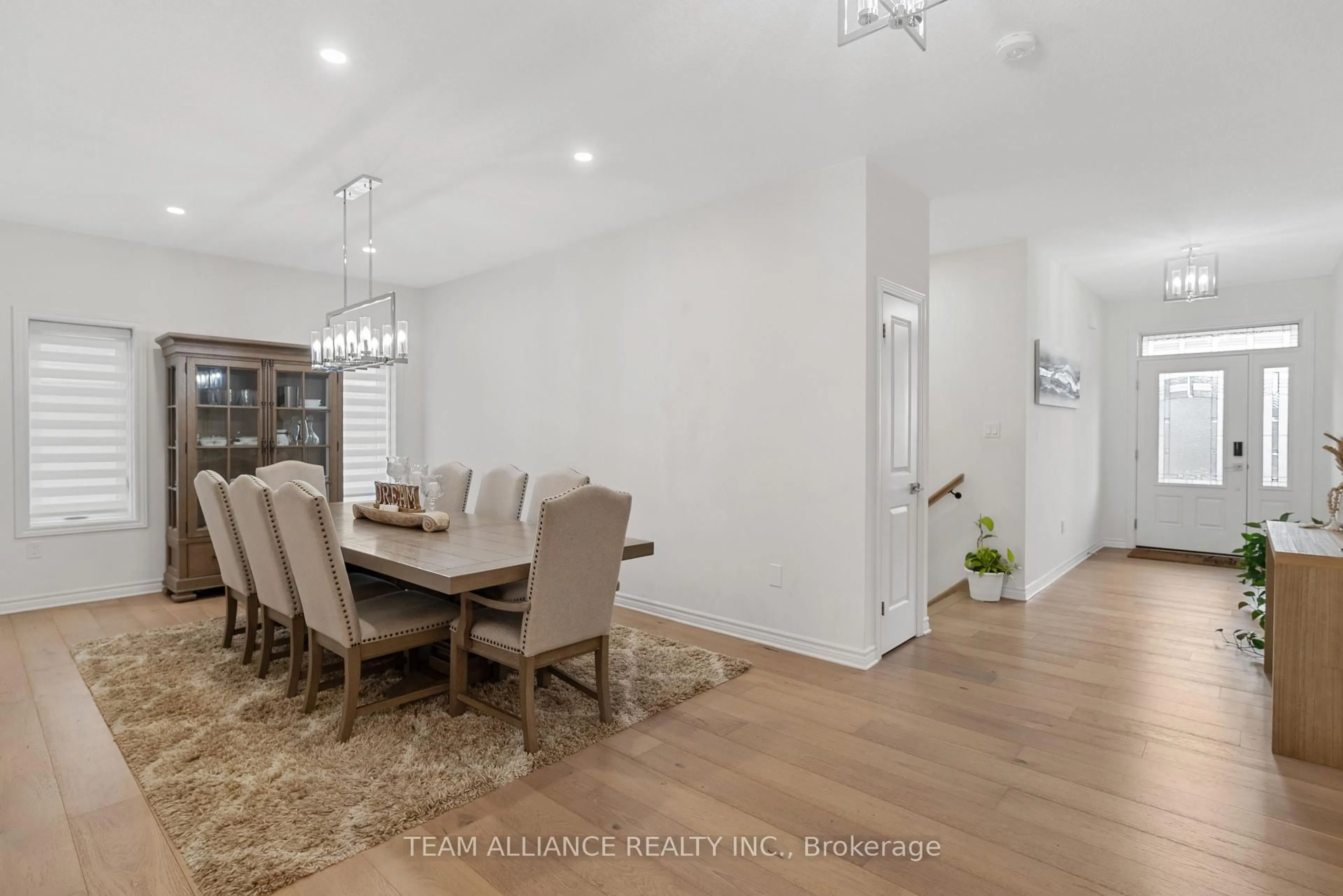 Dining room, wood/laminate floor for 1899 Boardwalk Way, London South Ontario N6K 0A5