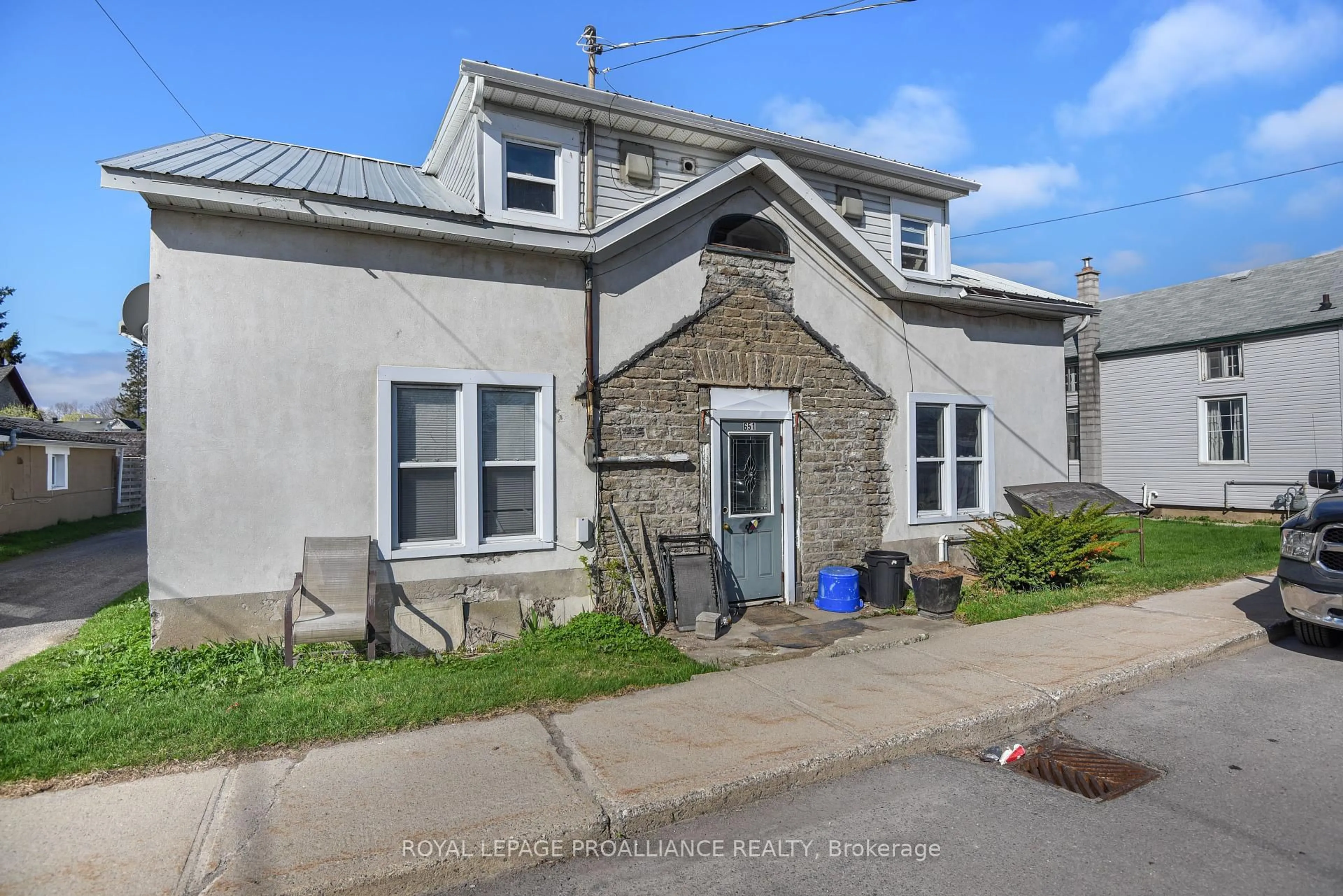A pic from outside/outdoor area/front of a property/back of a property/a pic from drone, street for 651 Edward St, Prescott Ontario K0E 1T0