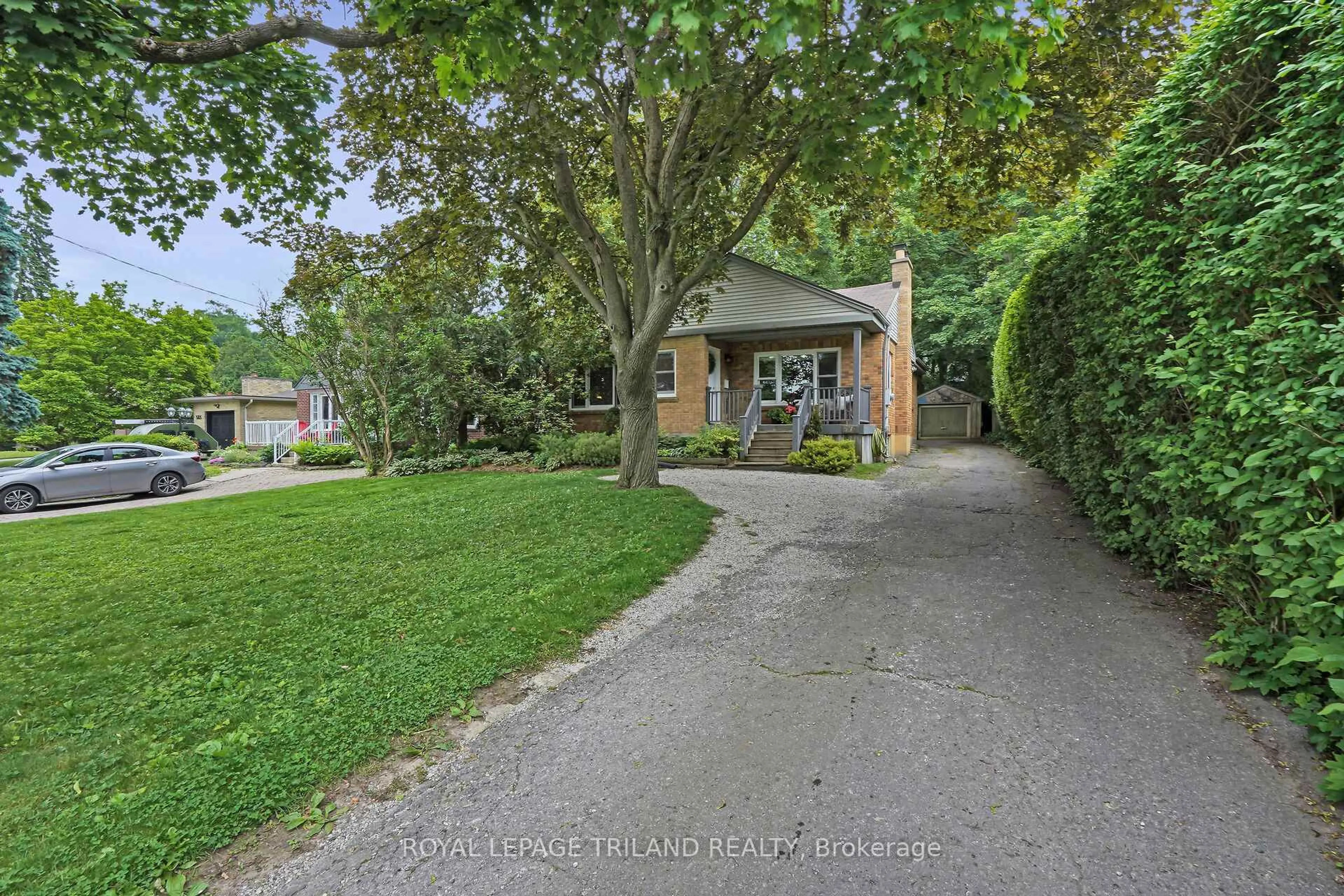 A pic from outside/outdoor area/front of a property/back of a property/a pic from drone, street for 579 Regent St, London East Ontario N5Y 4H7