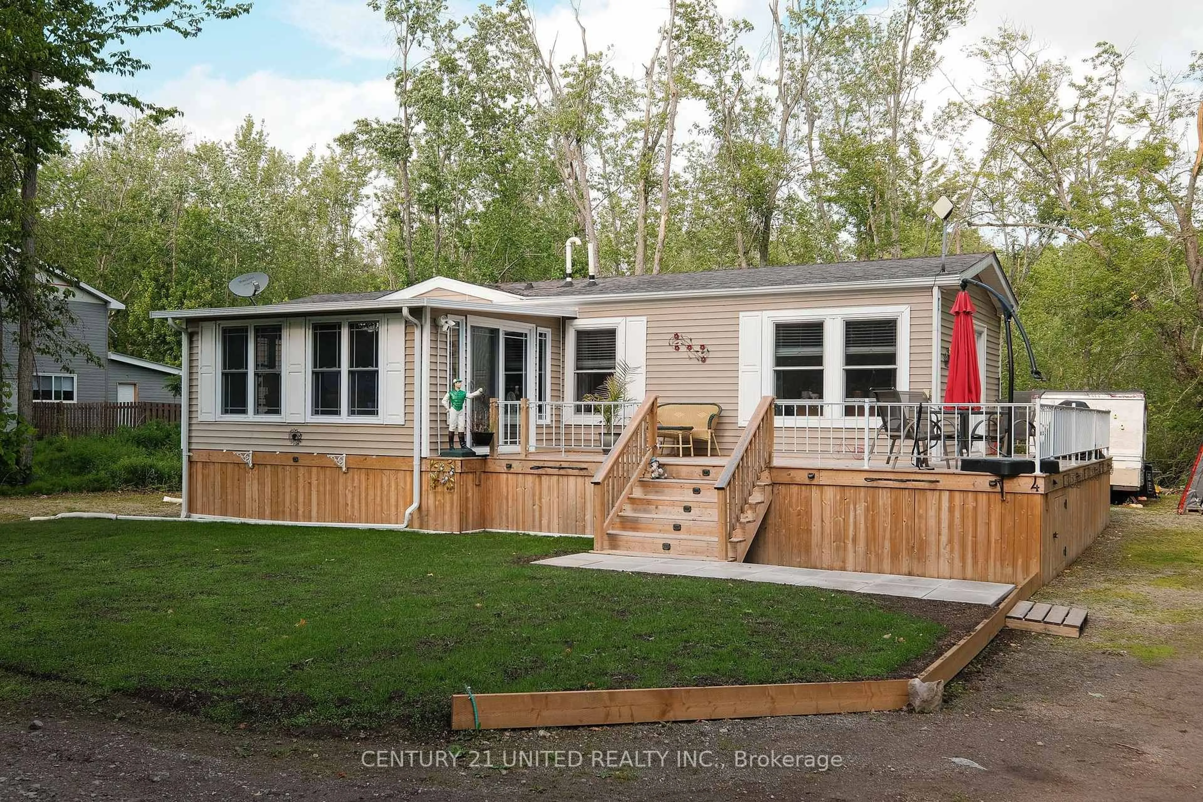 Home with vinyl exterior material, unknown for 4 Rollies Bay Rd, Curve Lake First Nation 35 Ontario K0L 1R0