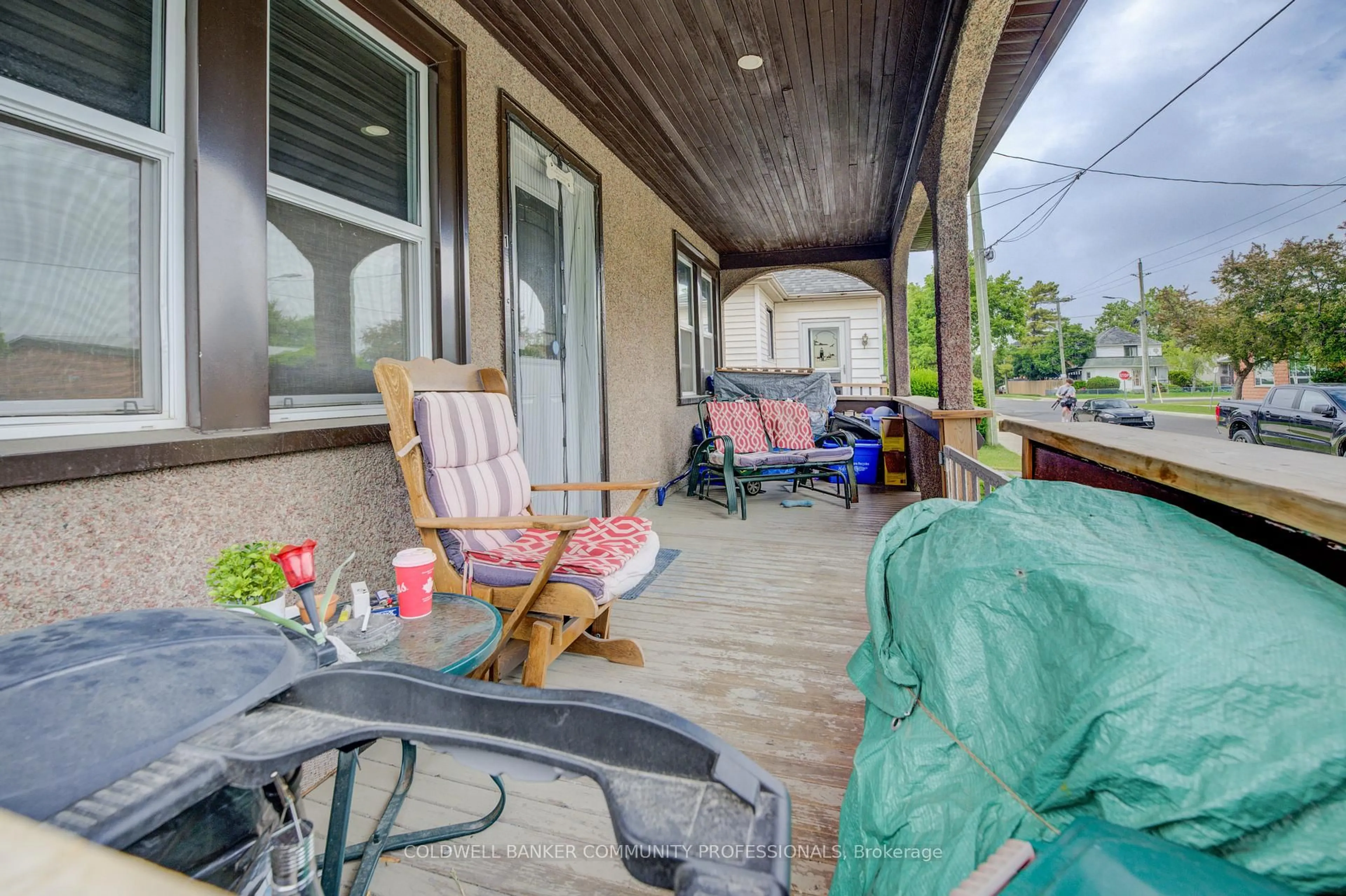 Patio, street for 141 Garner Ave, Welland Ontario L3B 2Y1