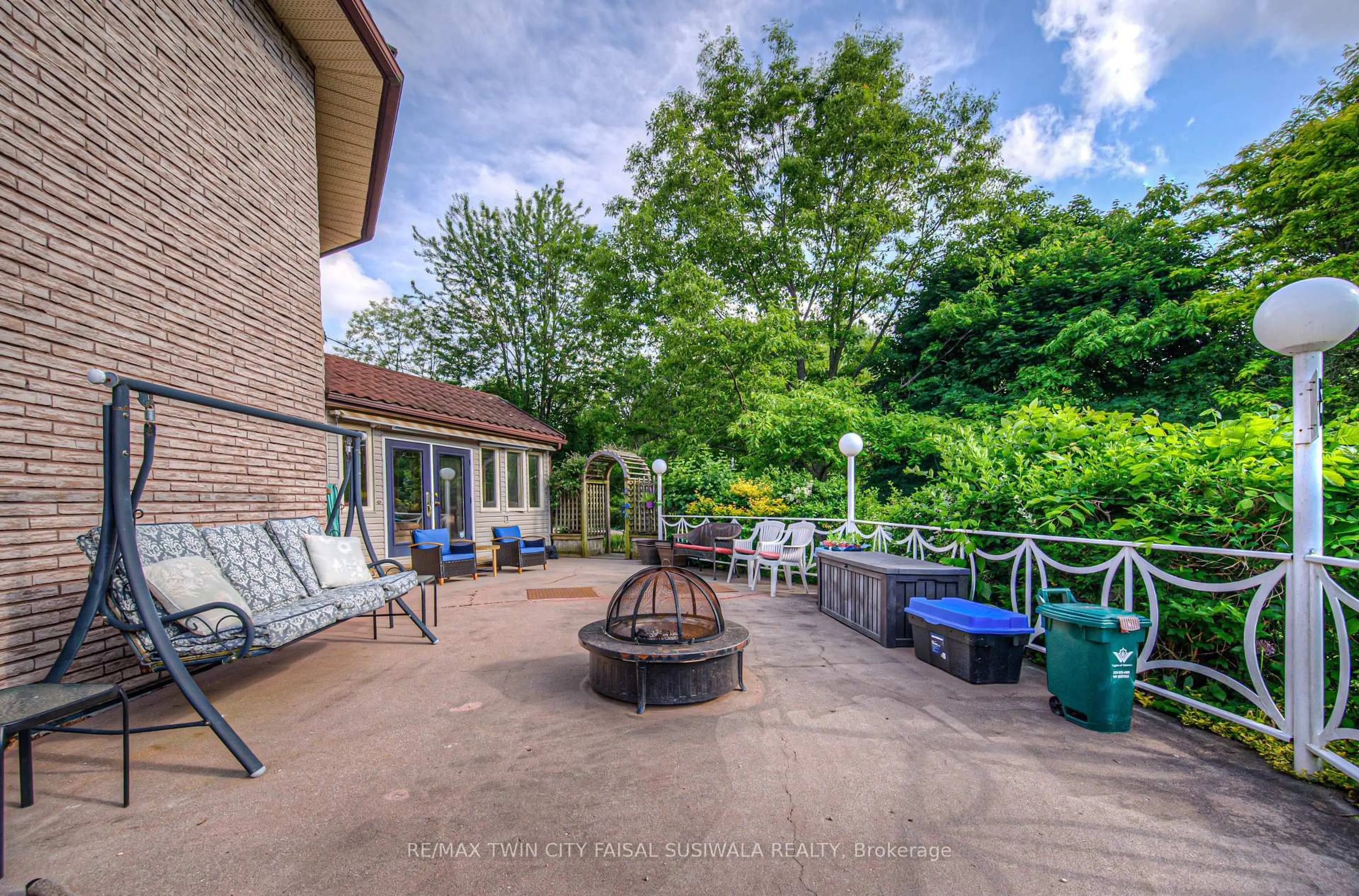 Patio, water/lake/river/ocean view for 35 Robinson Rd, Cambridge Ontario N1R 5S7