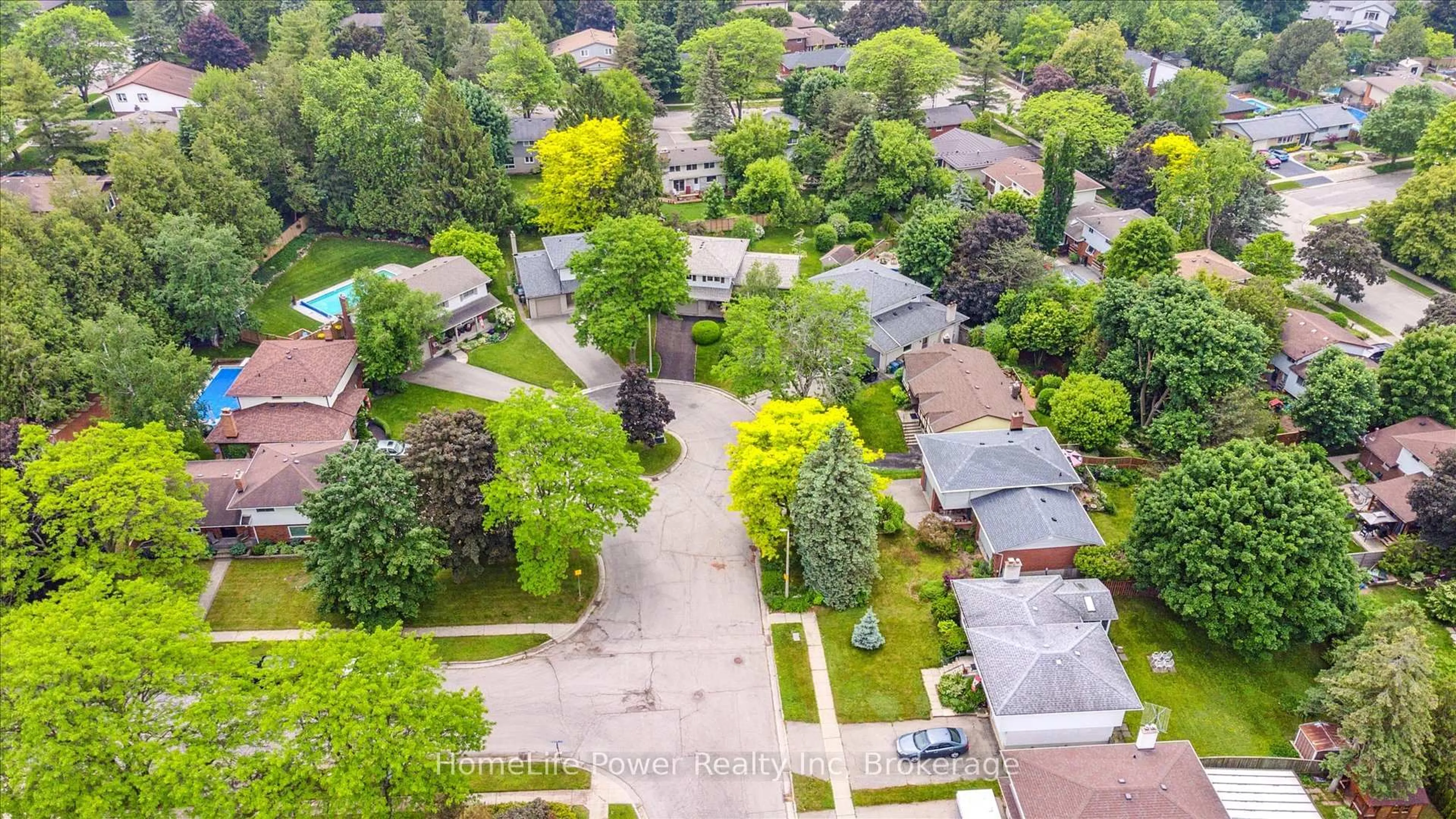 A pic from outside/outdoor area/front of a property/back of a property/a pic from drone, street for 19 Bishop Crt, Guelph Ontario N1G 2R8