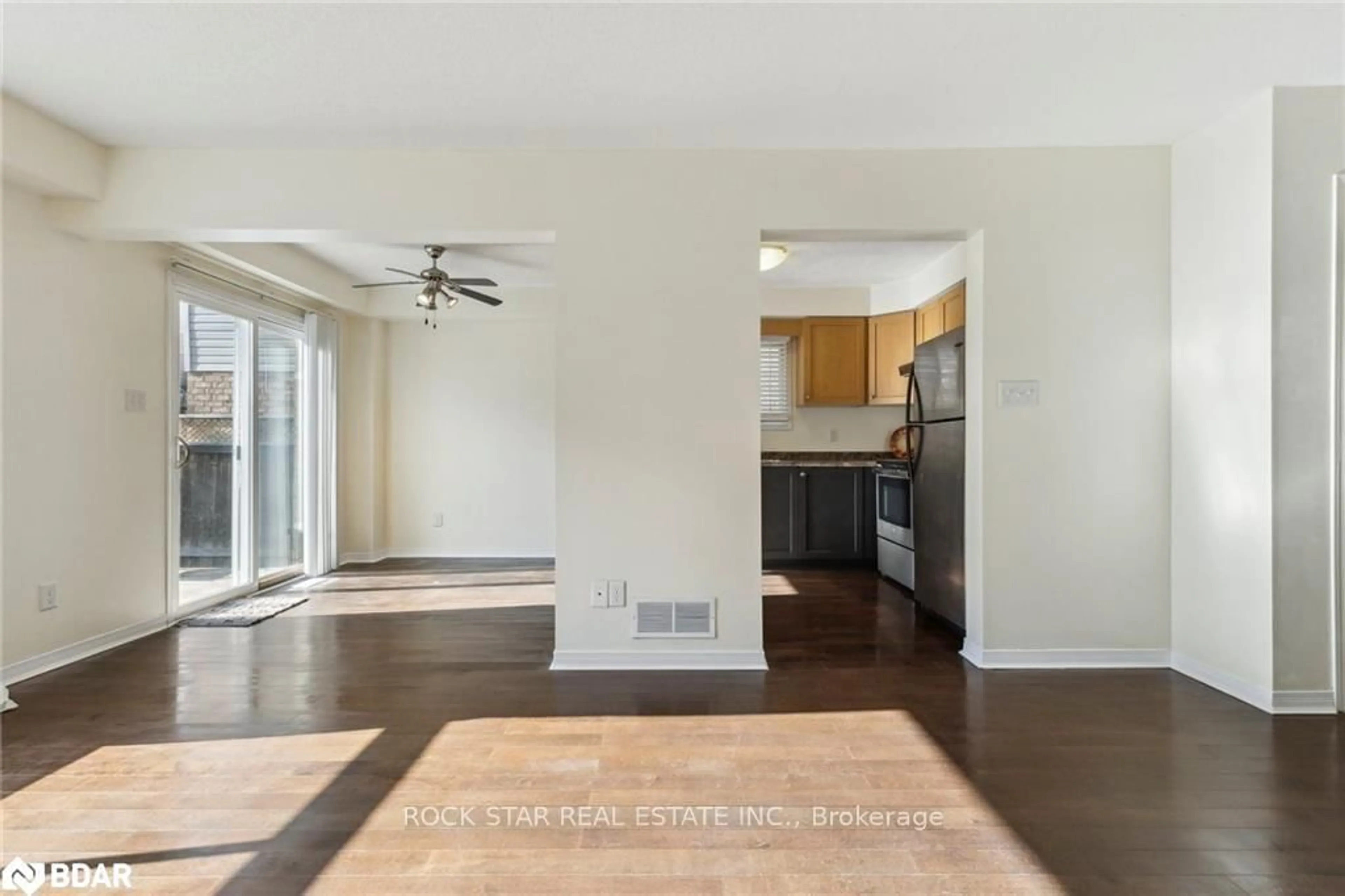 Open concept kitchen, unknown for 19 Isabella St, Kitchener Ontario N2E 4J9