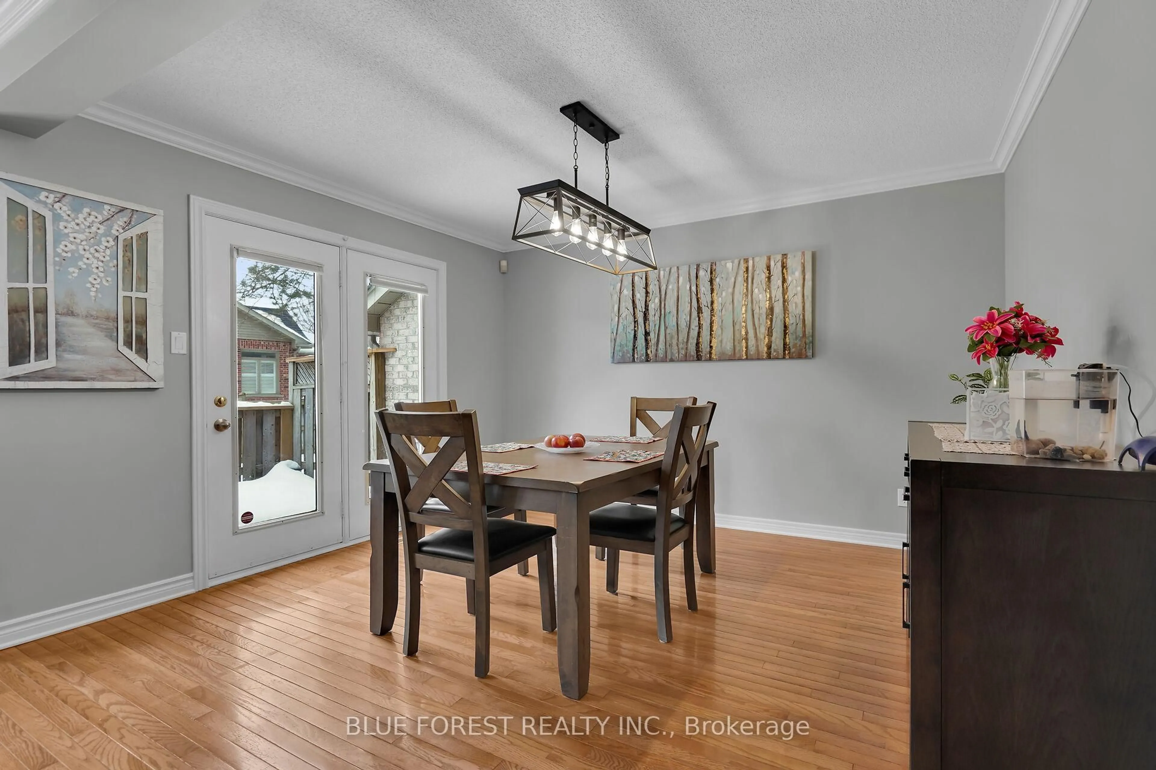 Dining room, wood/laminate floor for 410 Ambleside Dr #3, London North Ontario N6G 4Y3
