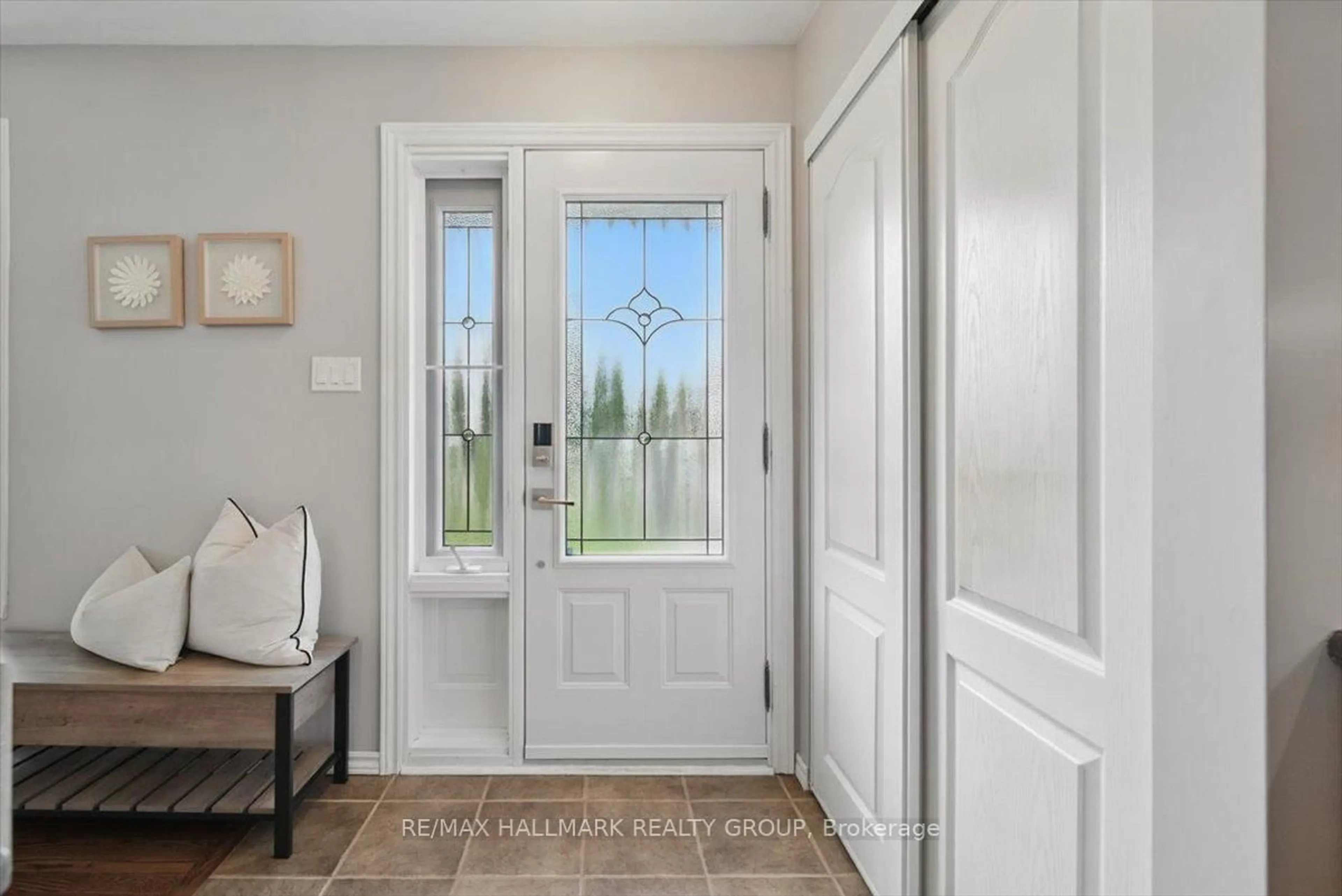 Indoor entryway for 240 Kennedy Lane, Orleans Ontario K1E 1G7