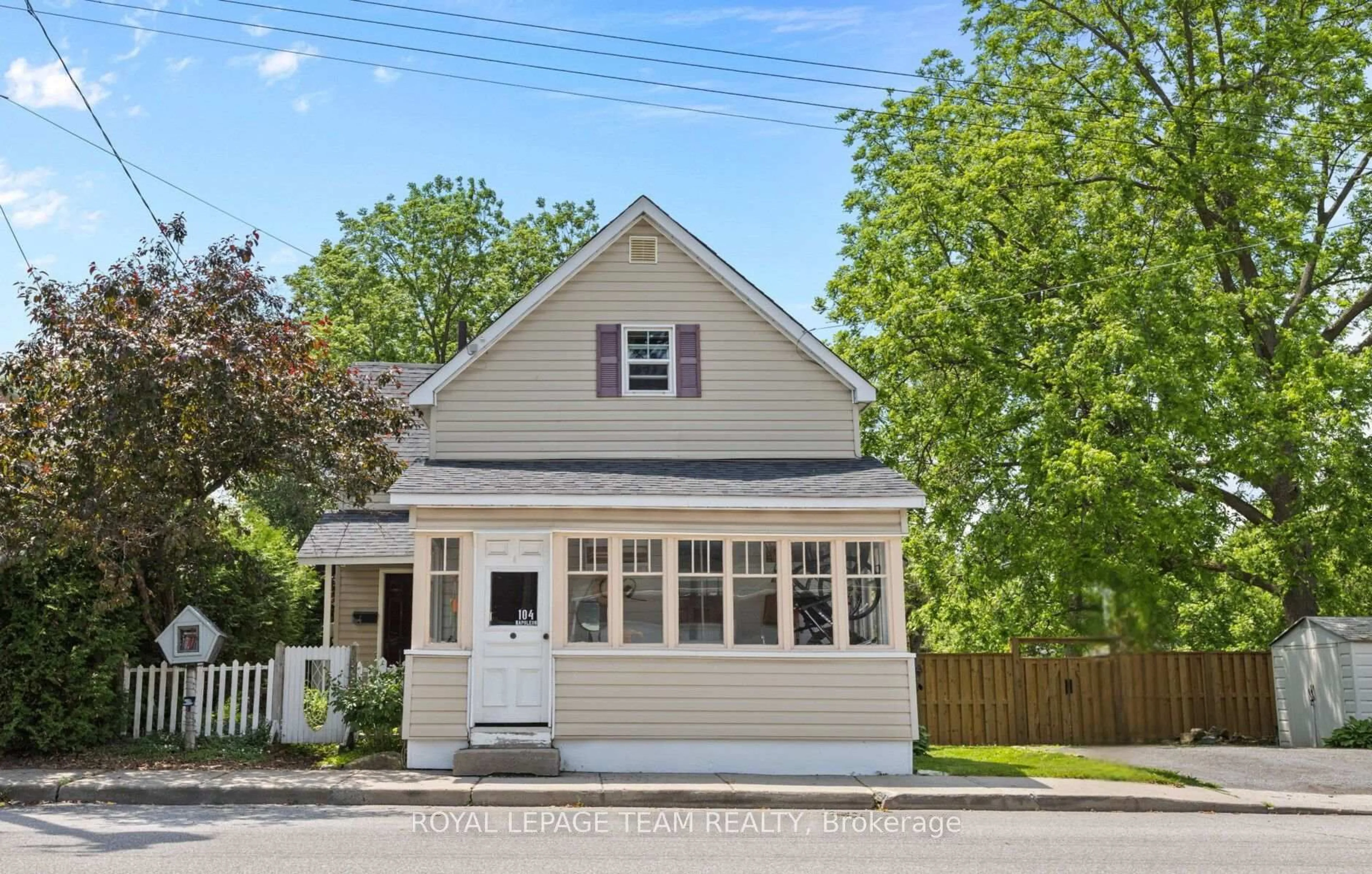 Home with vinyl exterior material, street for 104 Napoleon St, Carleton Place Ontario K7C 2X3