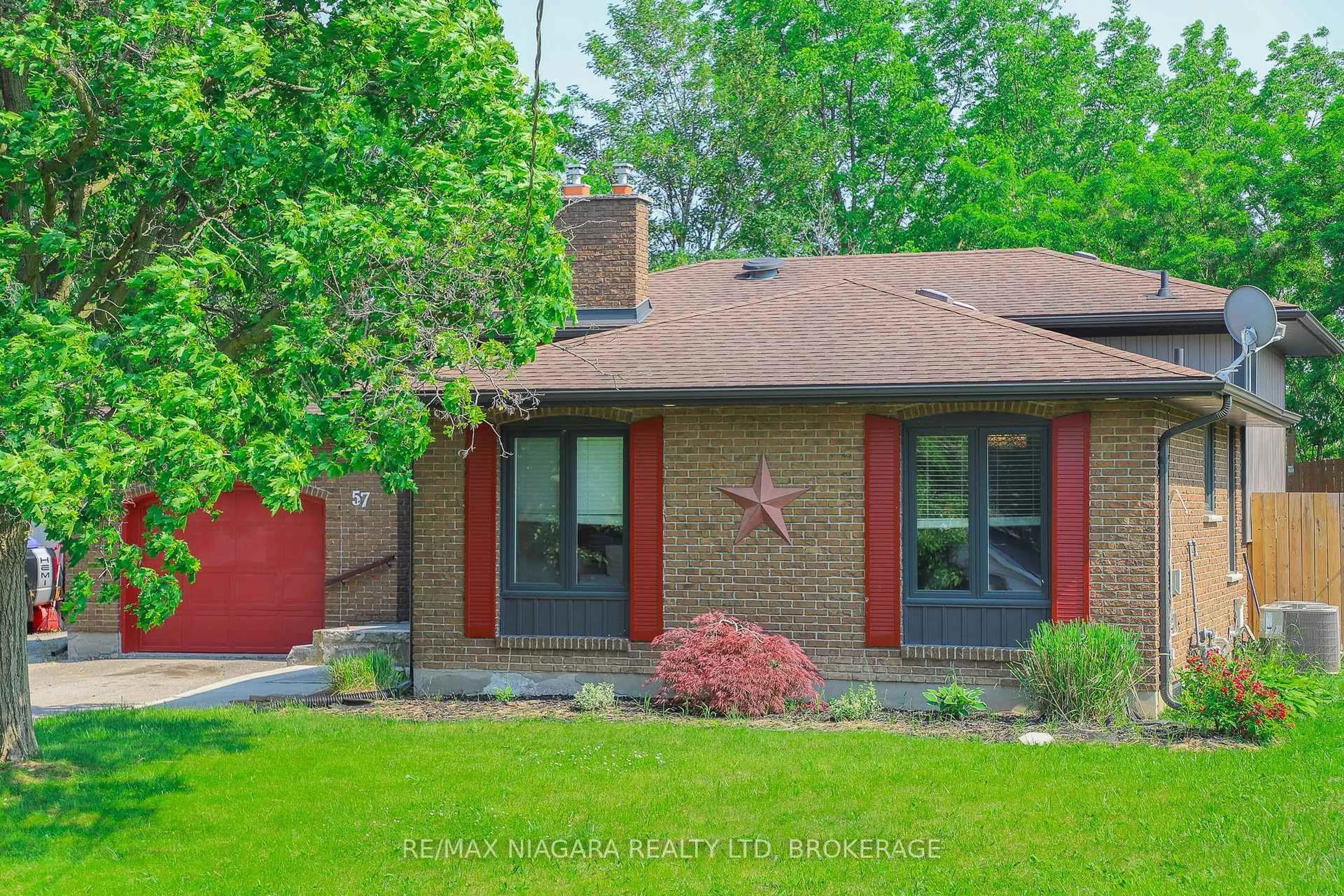 Home with brick exterior material, unknown for 57 Townline Rd, Thorold Ontario L2V 2M3