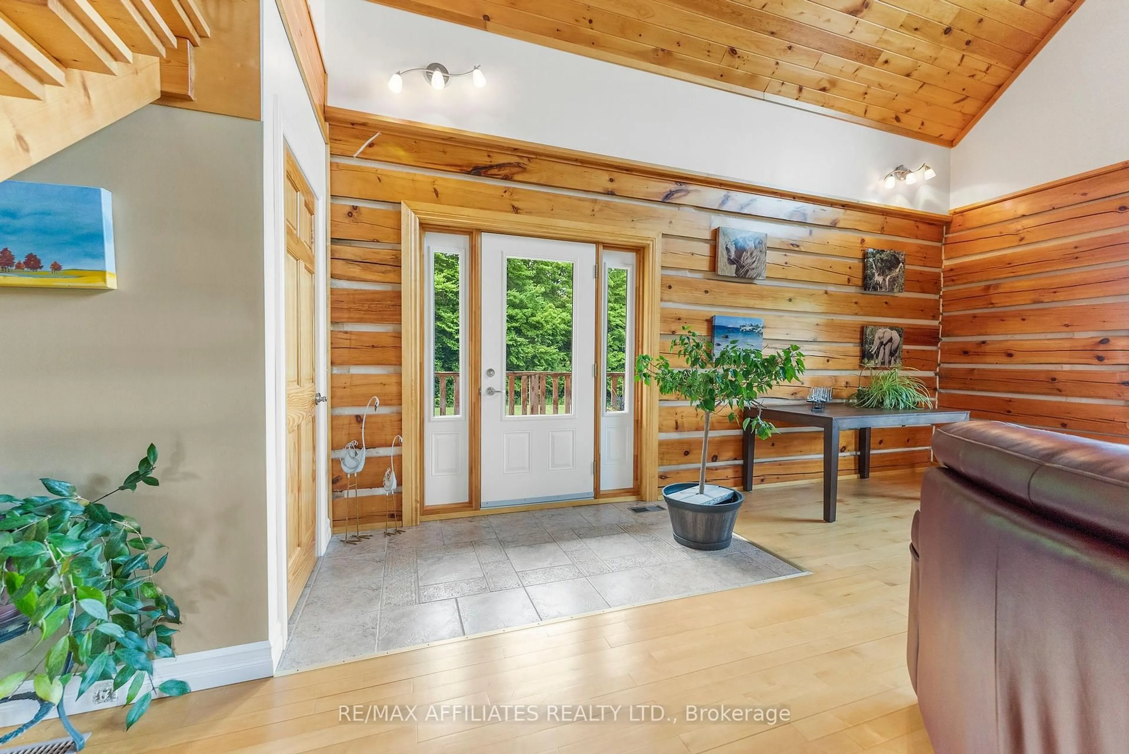 Indoor entryway for 5265 Highway 511 Highway, Lanark Ontario K0G 1K0