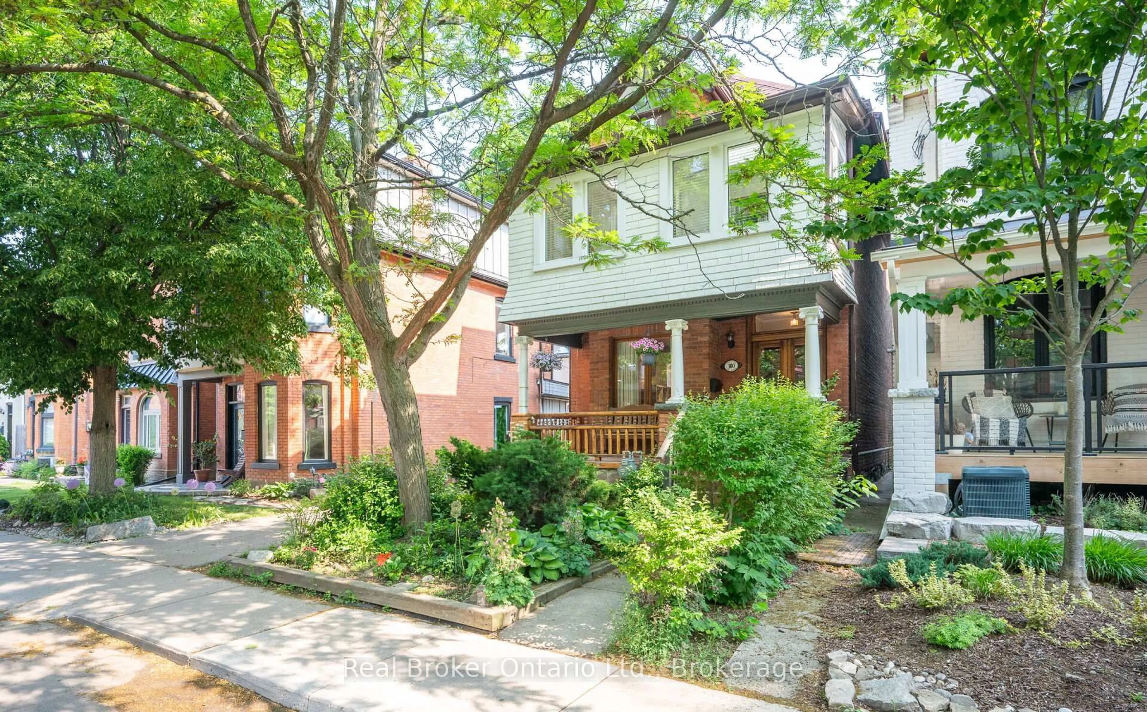 Home with brick exterior material, street for 300 Charlton Ave, Hamilton Ontario L8P 2E5