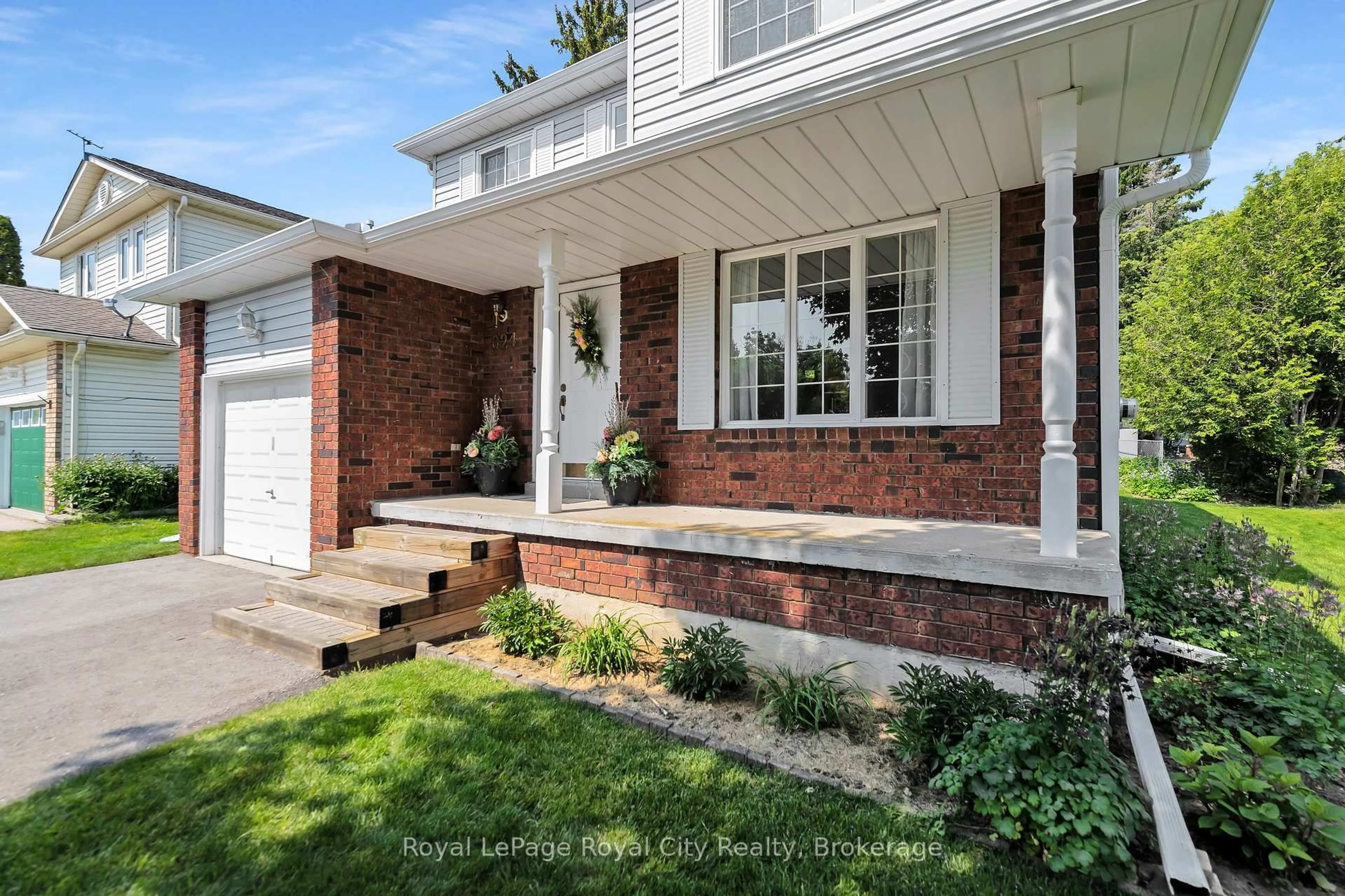 Home with brick exterior material, street for 624 Holman Cres, Centre Wellington Ontario N1M 3M1