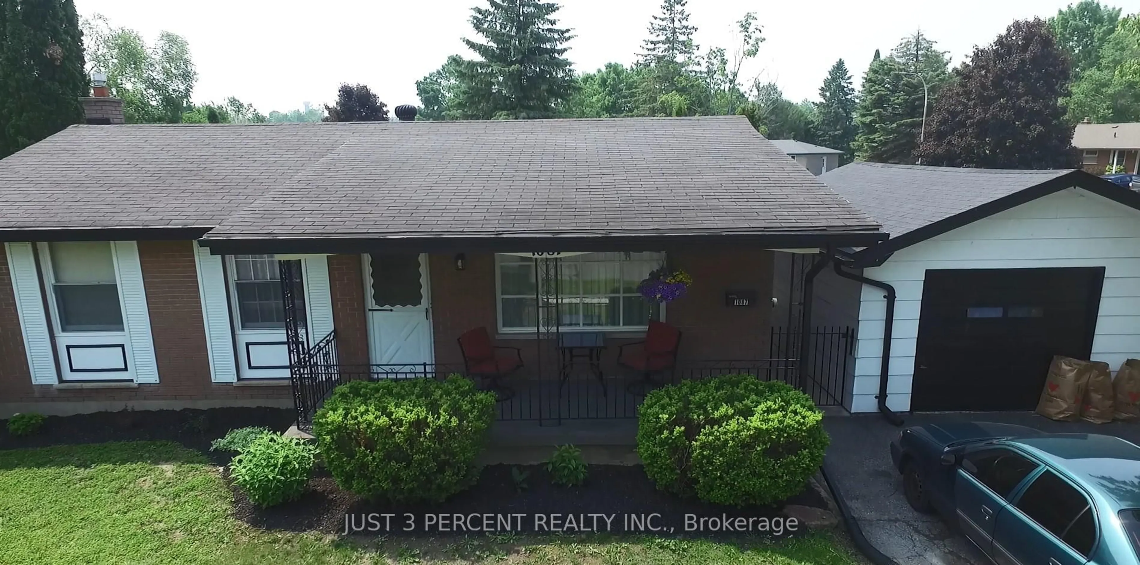 A pic from outside/outdoor area/front of a property/back of a property/a pic from drone, street for 1087 St Paul's St, Peterborough North Ontario K9H 6J7