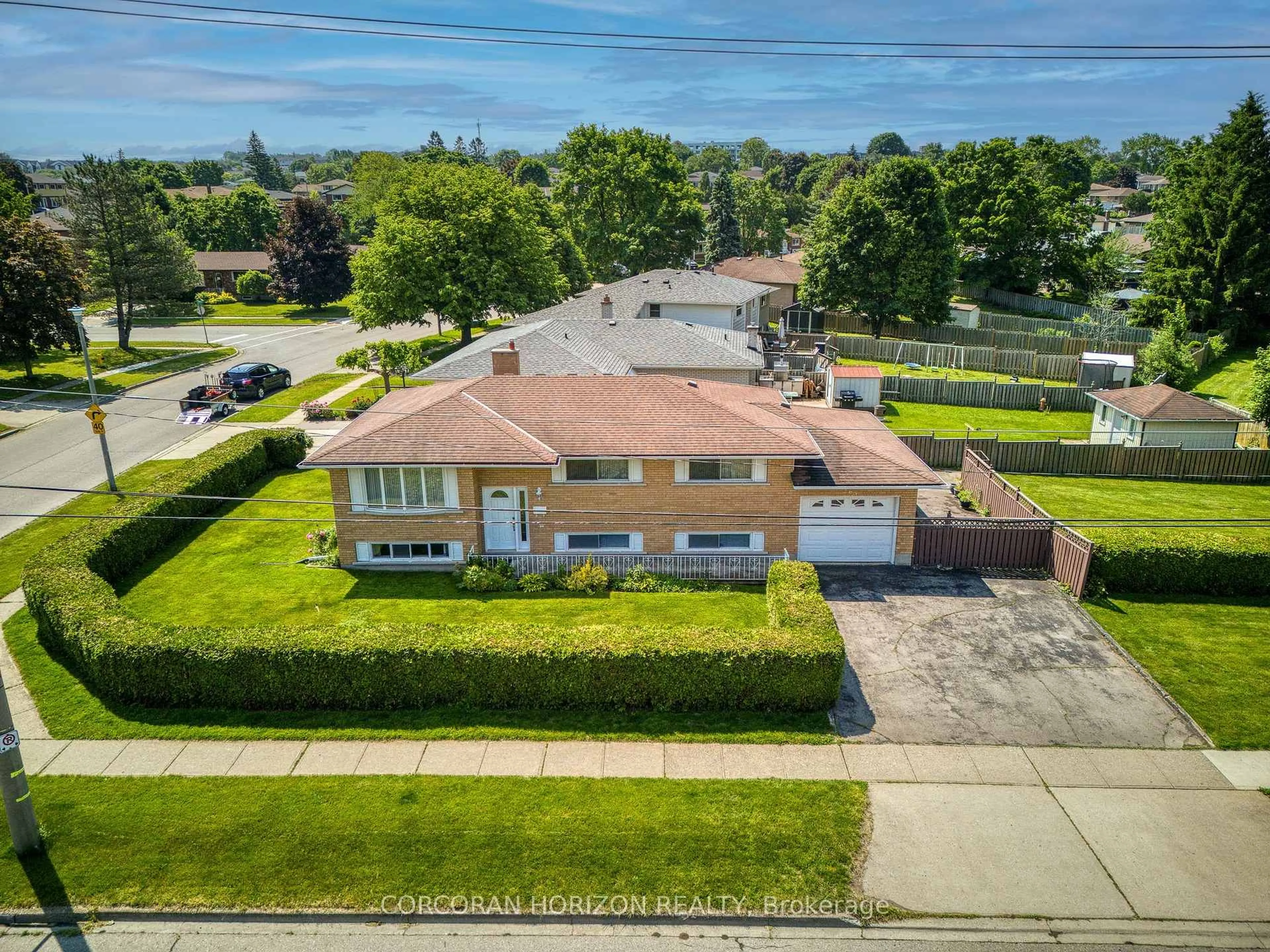 A pic from outside/outdoor area/front of a property/back of a property/a pic from drone, street for 265 Champlain Blvd, Cambridge Ontario N1R 6E1