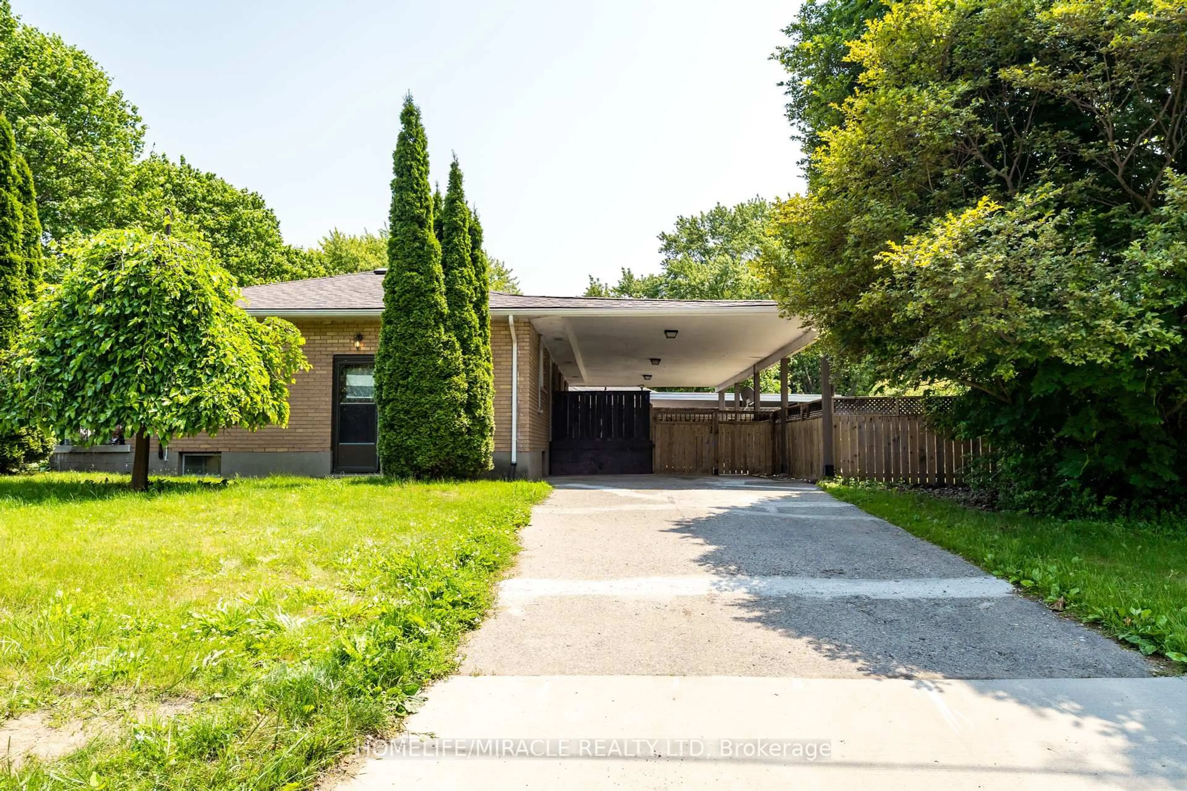 Home with brick exterior material, street for 84 Dunvegan Dr, Chatham-Kent Ontario N7M 5A2